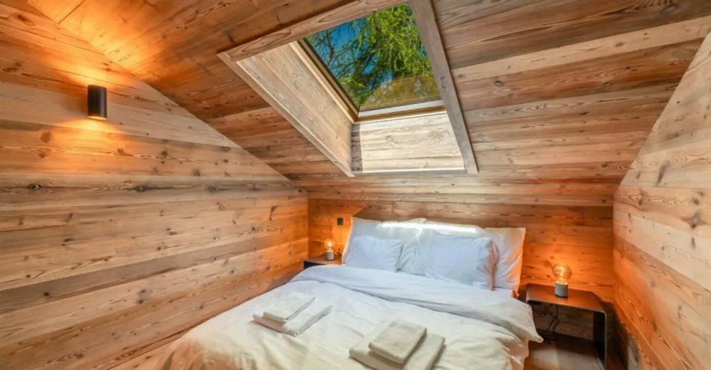 Exceptional Alpine Chalet Retreat - Photo 11 of 12