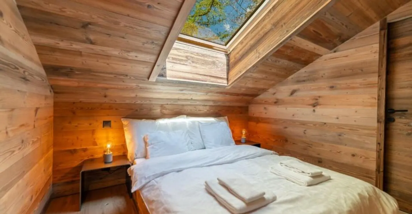 Exceptional Alpine Chalet Retreat - Photo 10 of 12