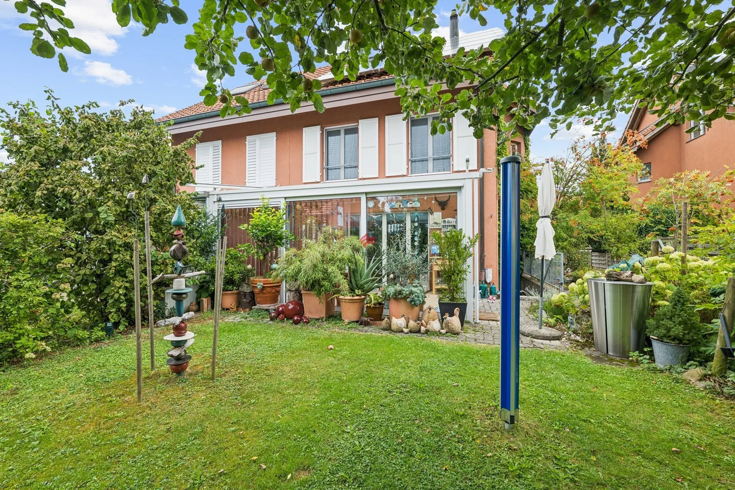 Charming Duplex with Garden - Photo 2 of 12