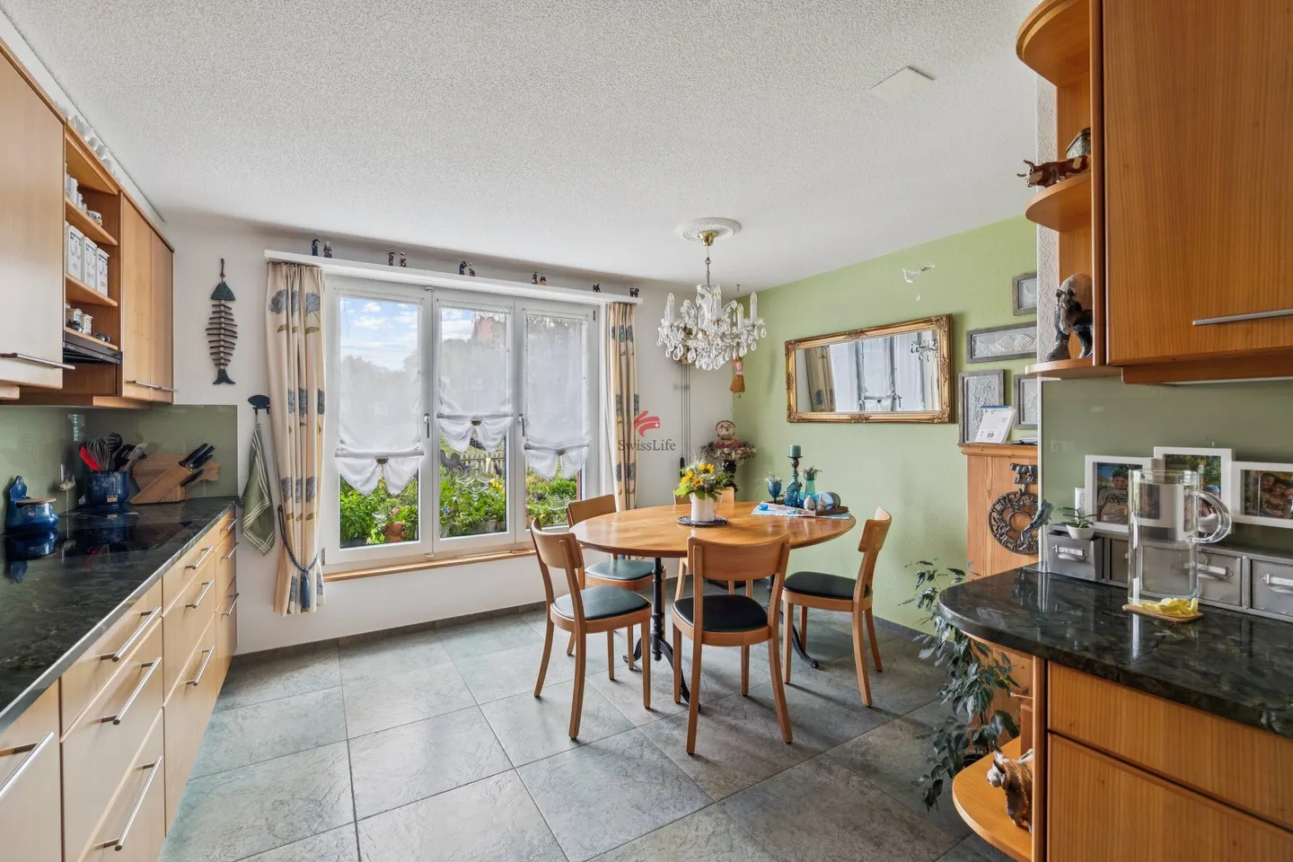 Charming Duplex with Garden - Photo 3 of 12