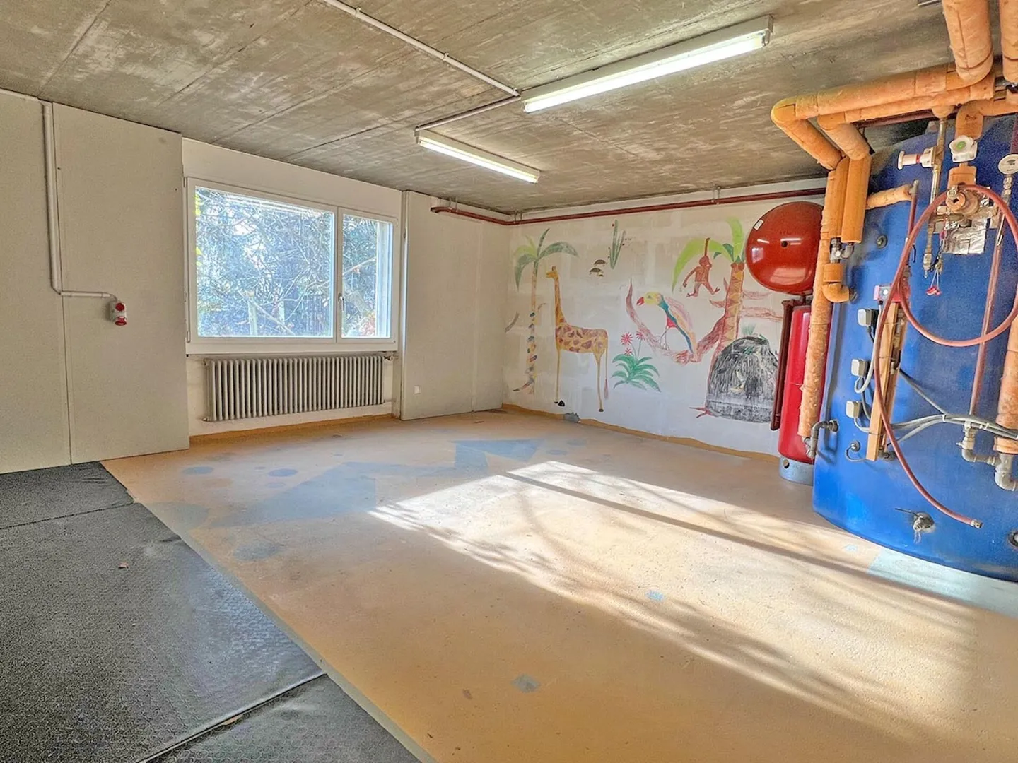 Property with two apartments and garage - Photo 25 of 35