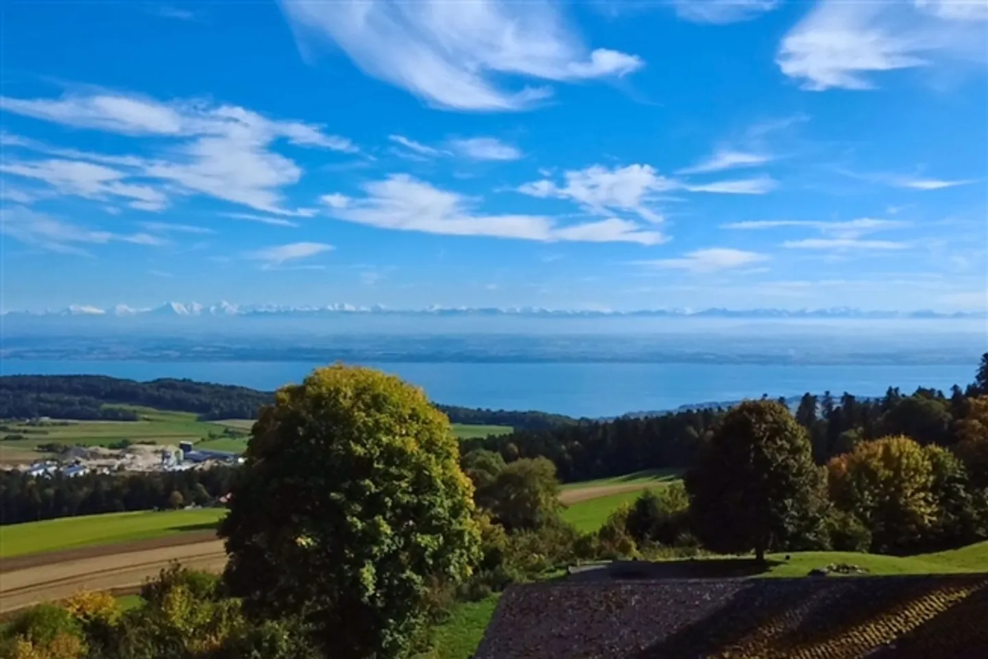 Oasi verde di tranquillità con vista panoramica sul lago di Neuchâtel - Foto 9 di 9