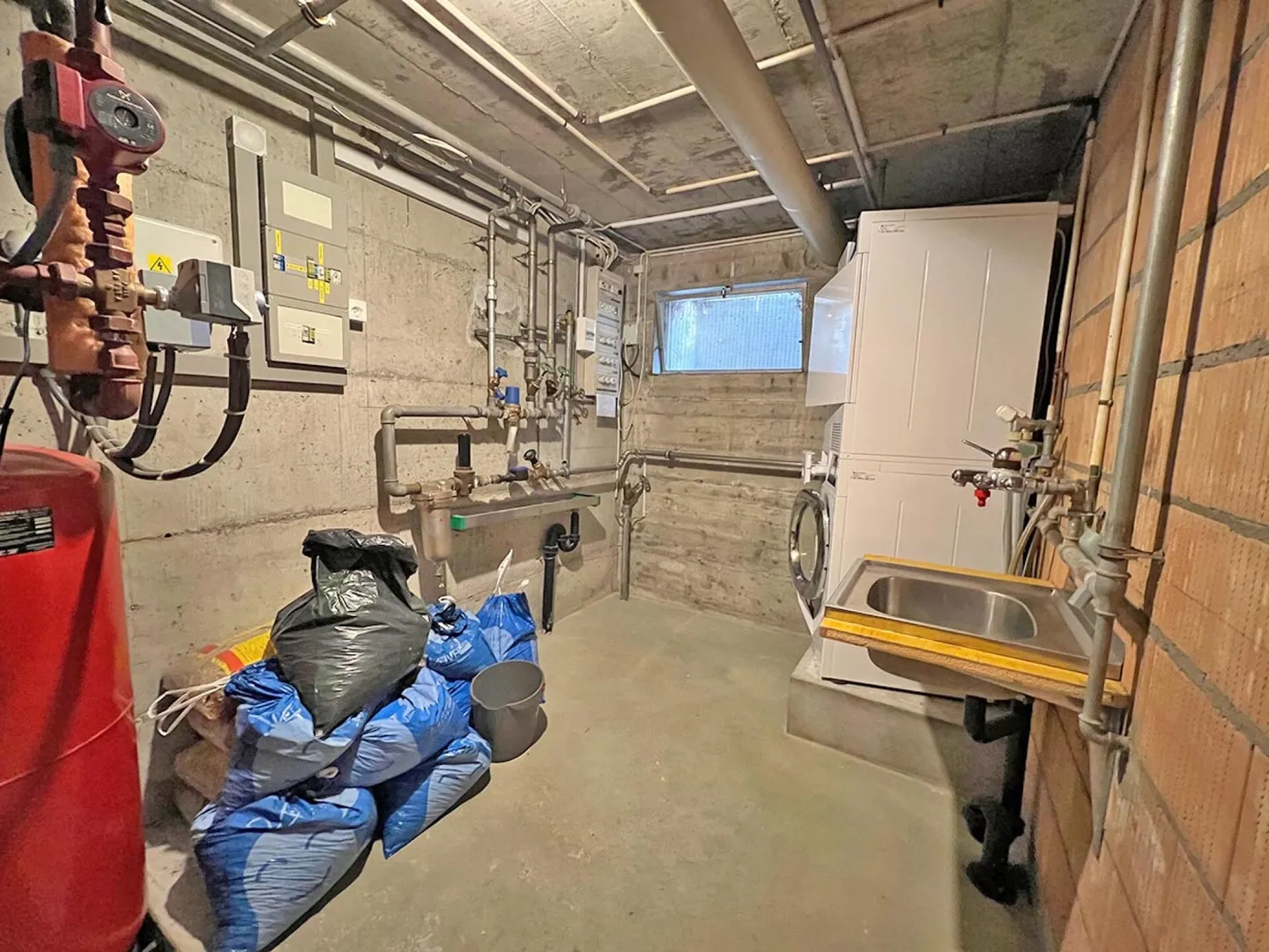 Property with two apartments and garage - Photo 26 of 35