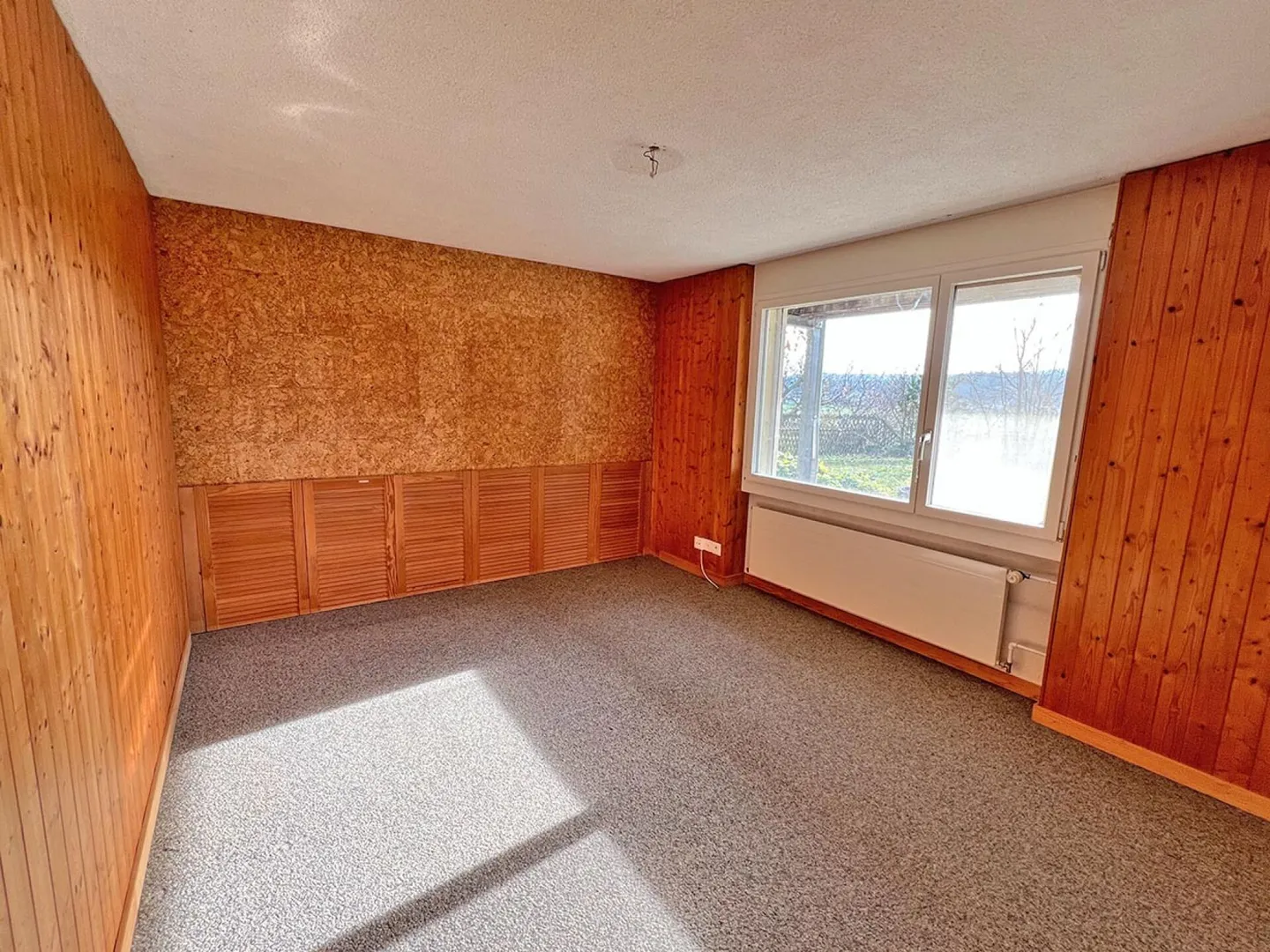 Property with two apartments and garage - Photo 27 of 35