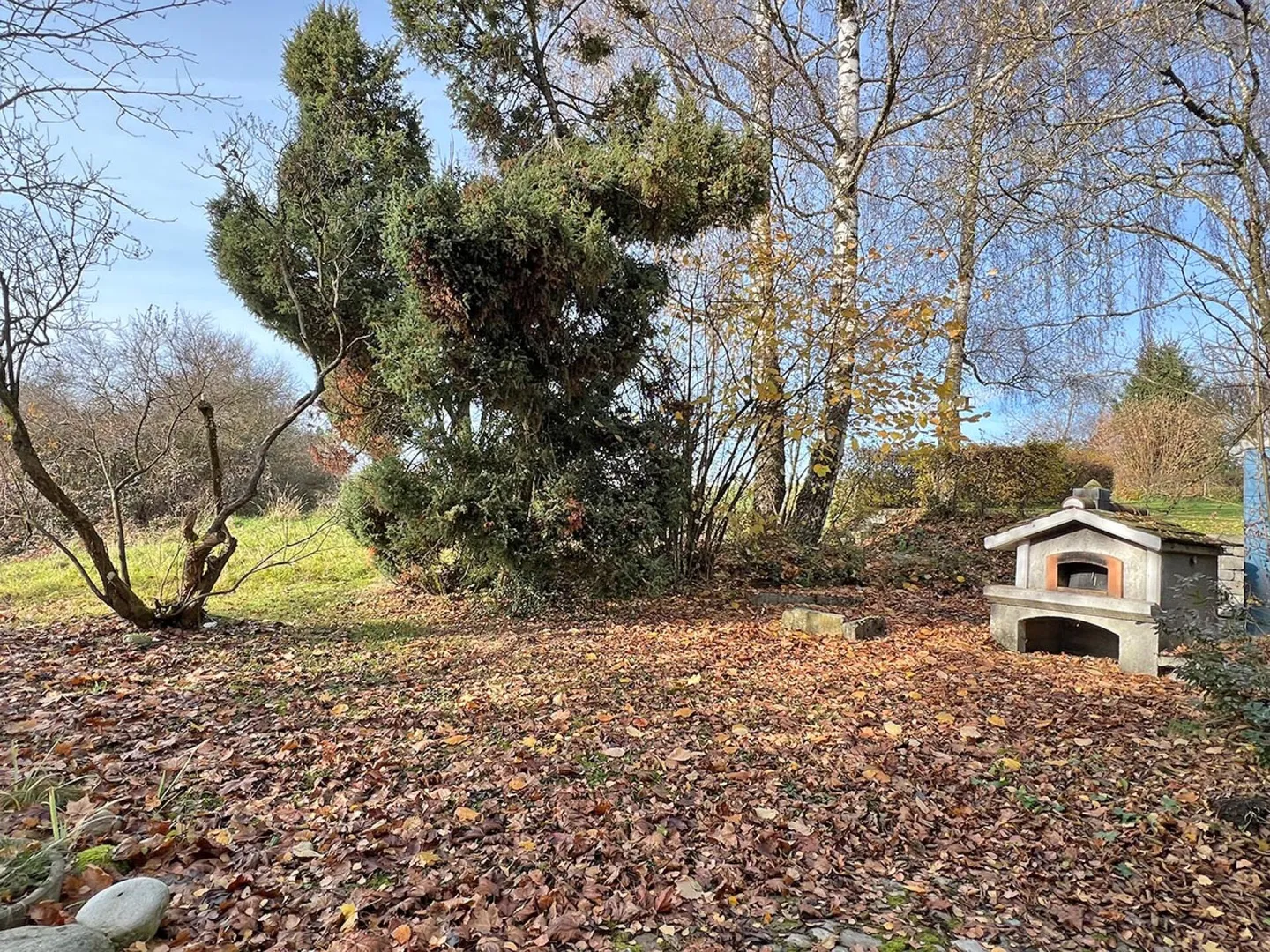 Property with two apartments and garage - Photo 31 of 35