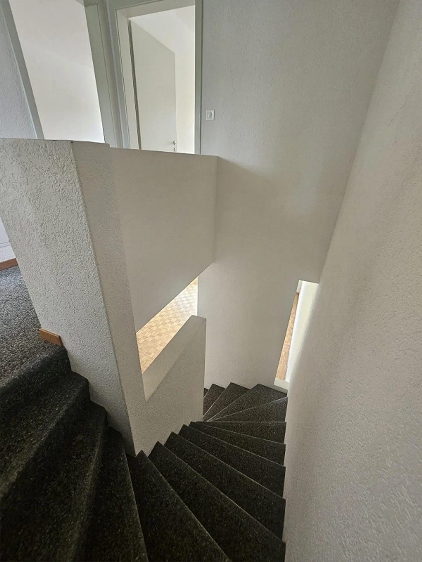 Vivre sur deux niveaux 4.5 pièces appartement duplex à Ittigen - Photo 4 sur 7