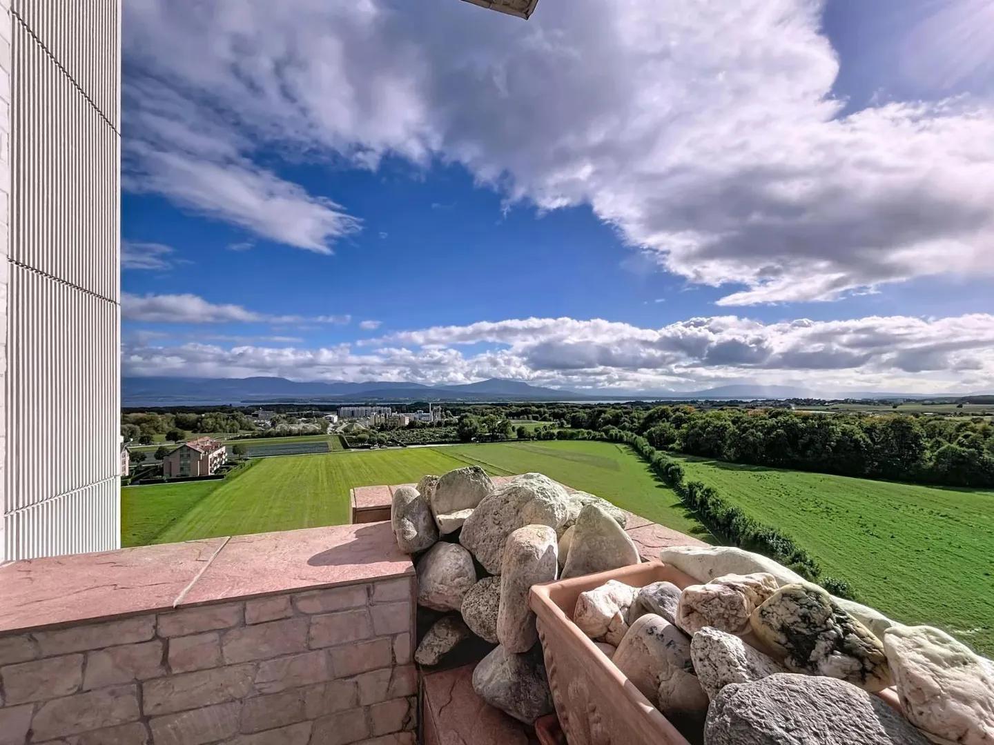 Appartement spacieux avec vue sur le lac - Photo 1 sur 12