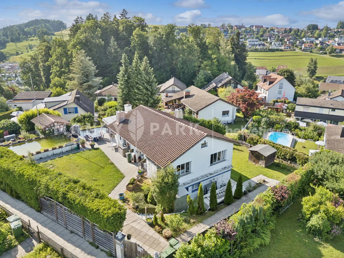 Maison individuelle de 6,5 pièces avec beaucoup de charme et une idylle de jardin - Photo 1 sur 14
