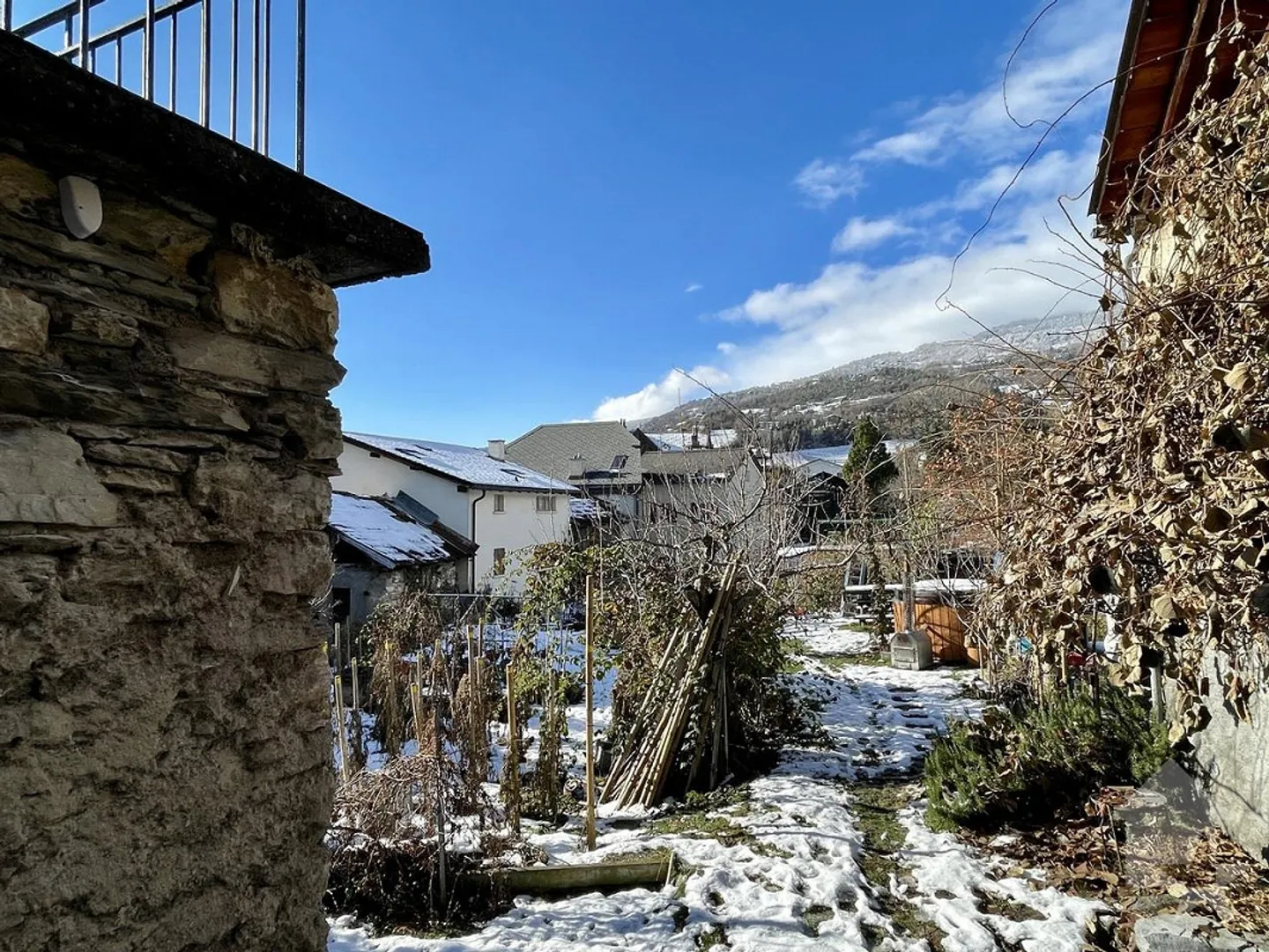 «Doppelhaus mit 2,5 Zimmern in einem komplett renovierten Dorfhaus» - Foto 12 von 14