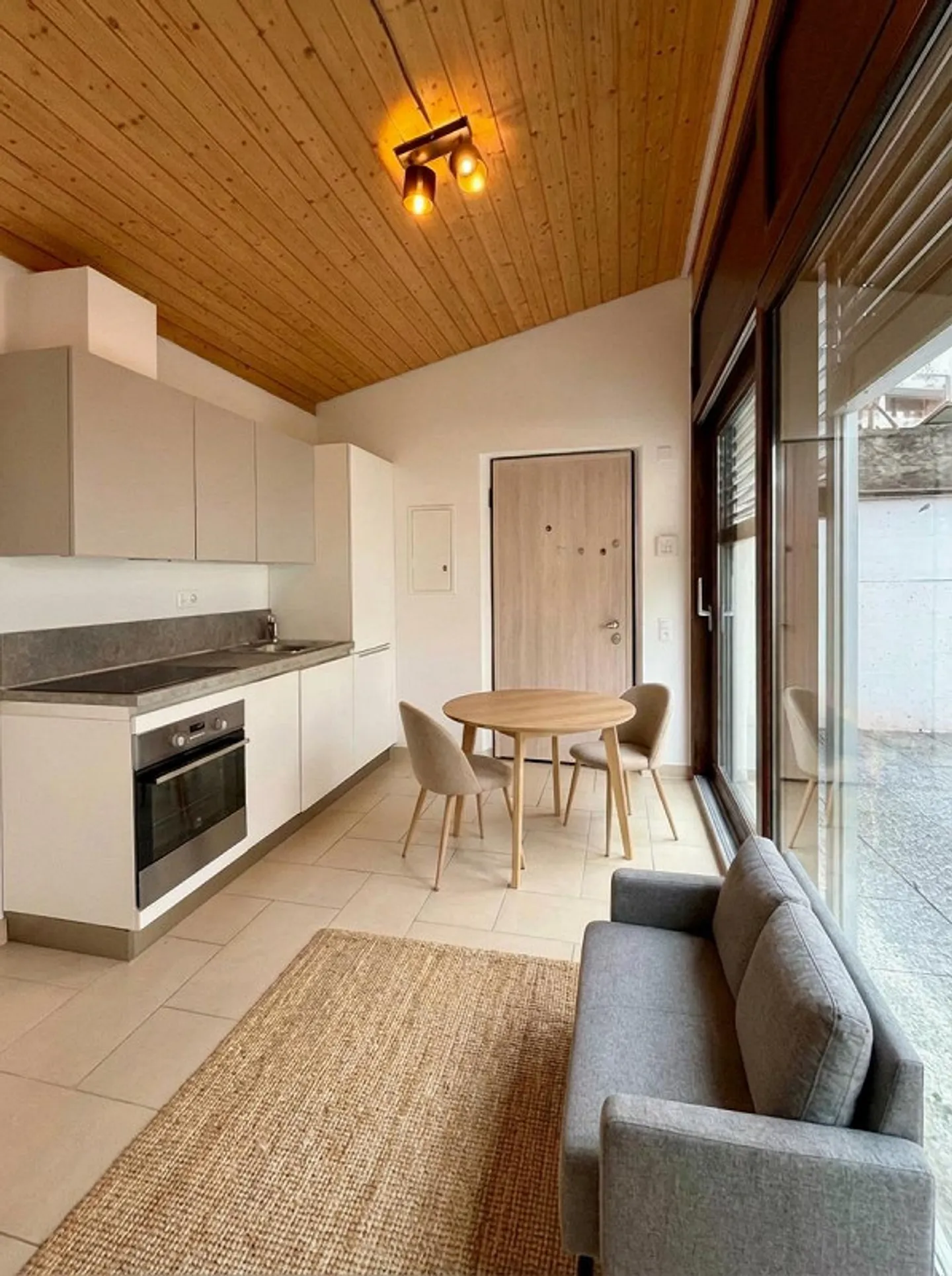 Unabhängig 2.5 Zimmer mit Garten Miete CHF 1250 Ausgaben 180 - Foto 2 von 8