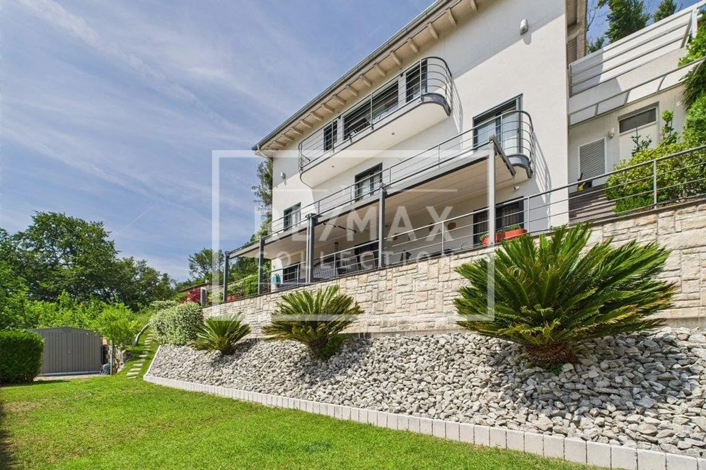 Une villa de rêve ! Où panorama, élégance moderne et design se rencontrent - Photo 1 sur 13
