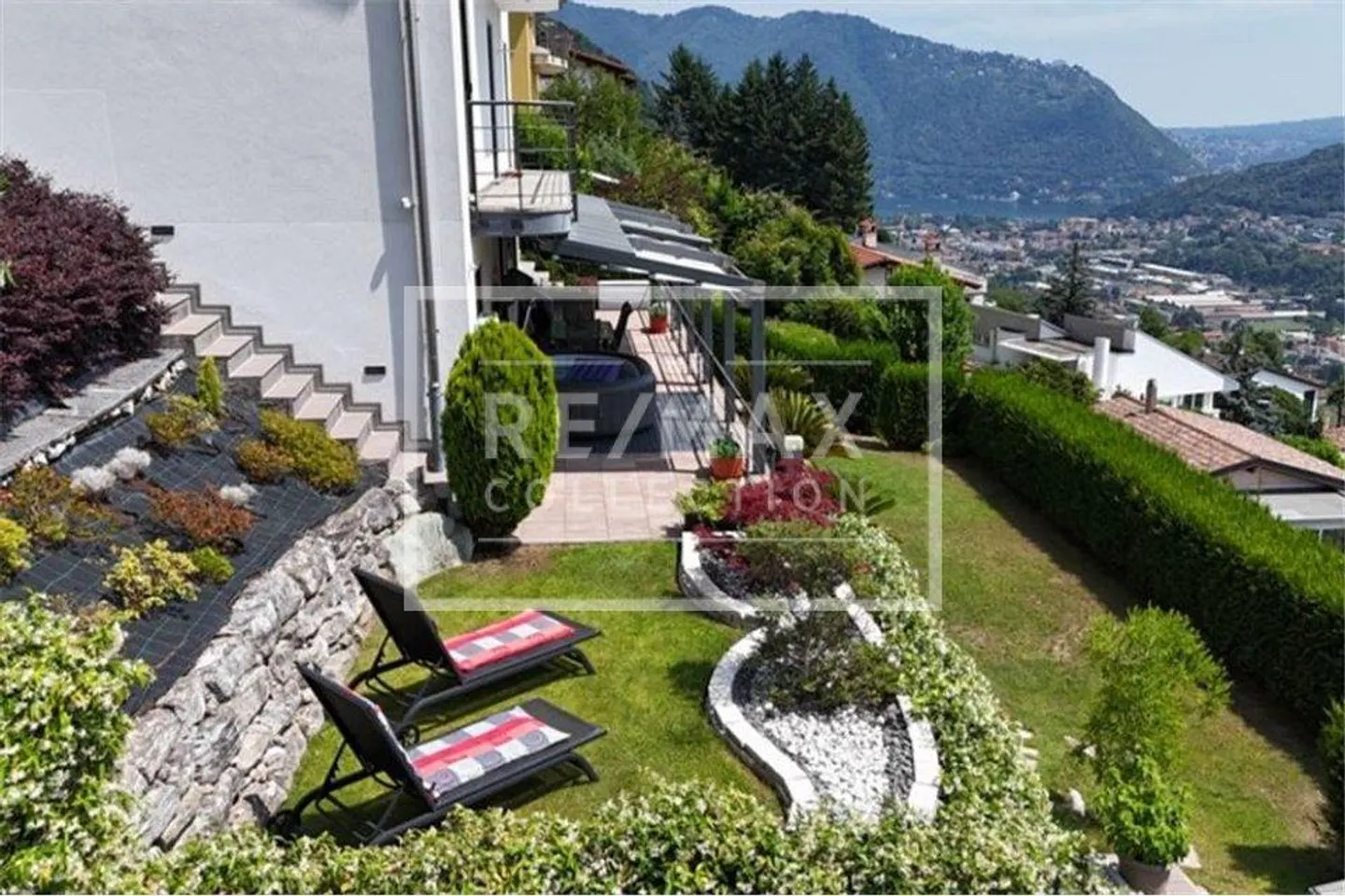 Une villa de rêve ! Où panorama, élégance moderne et design se rencontrent - Photo 2 sur 13