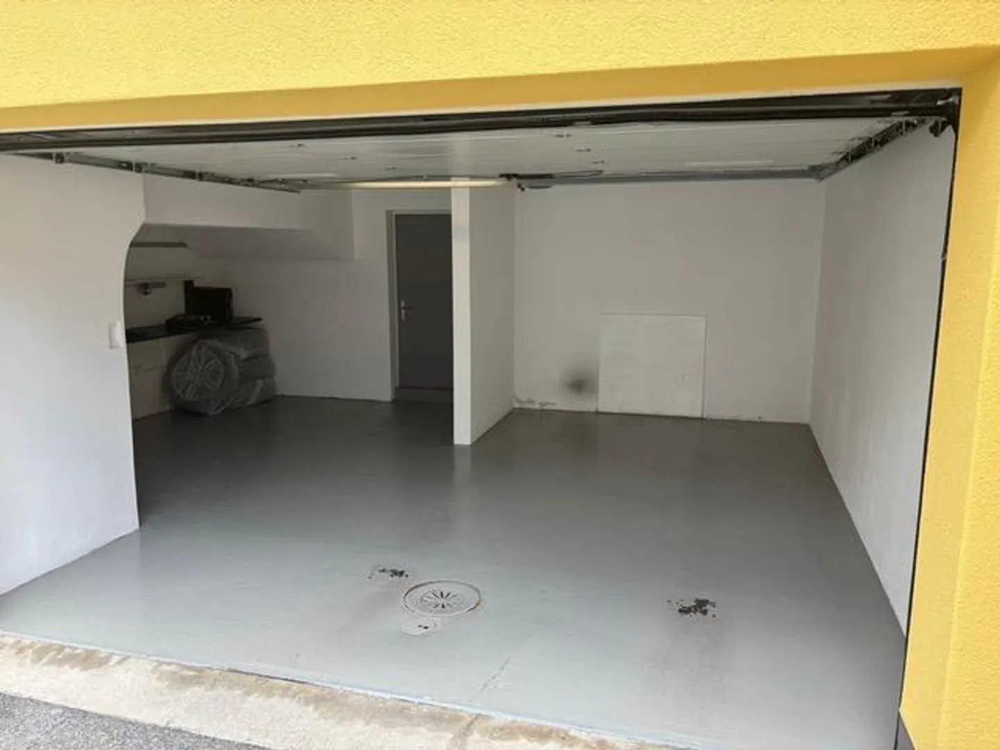 Geräumige Garage und Lager in Thusis - Foto 2 von 2