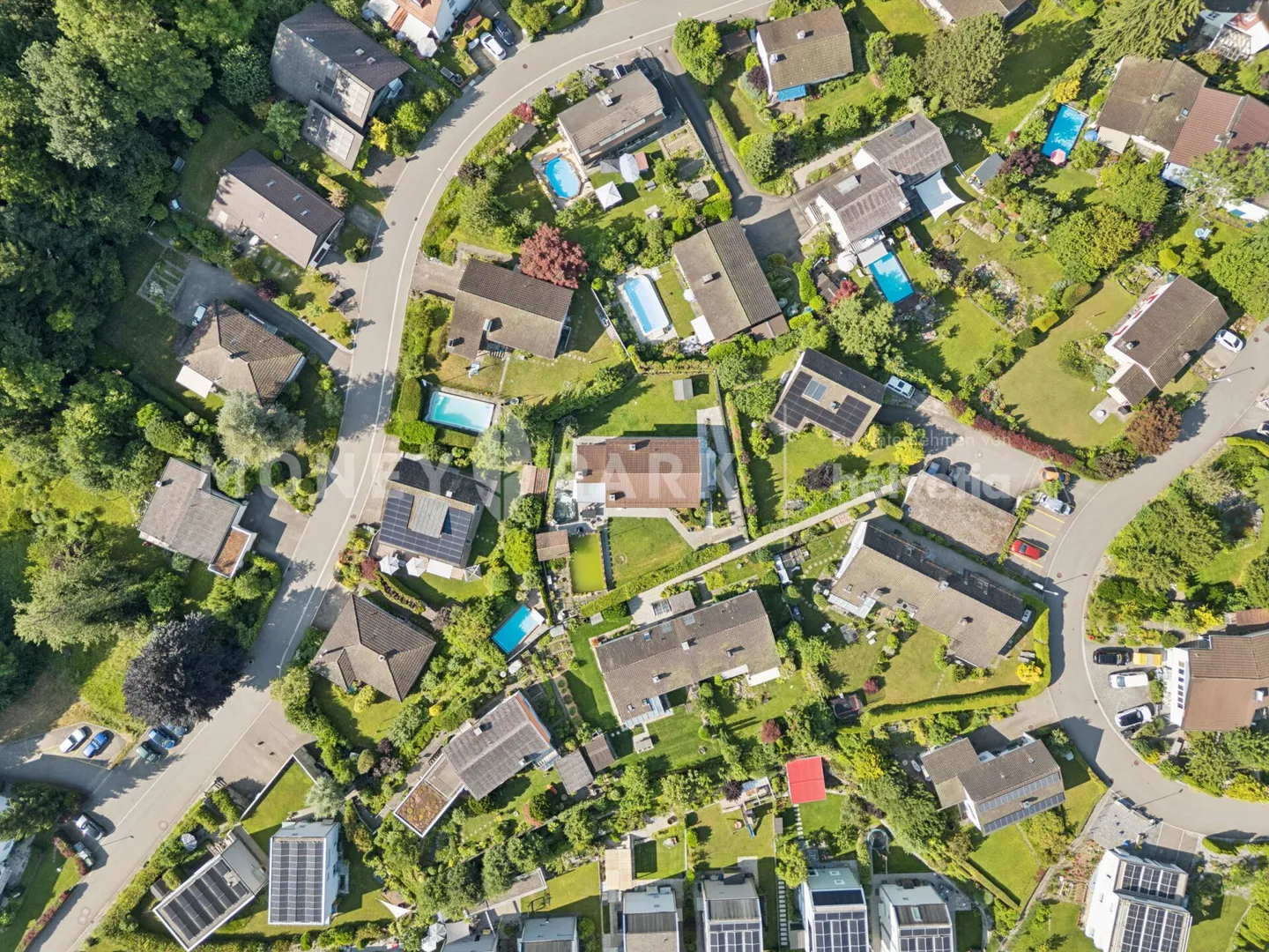 Maison individuelle de 6,5 pièces avec beaucoup de charme et une idylle de jardin - Photo 14 sur 14