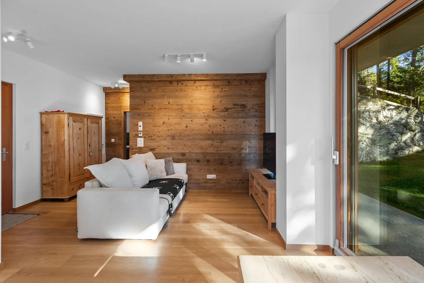 Appartamento 2.5 locali con balcone e grande giardino - Foto 1 di 10