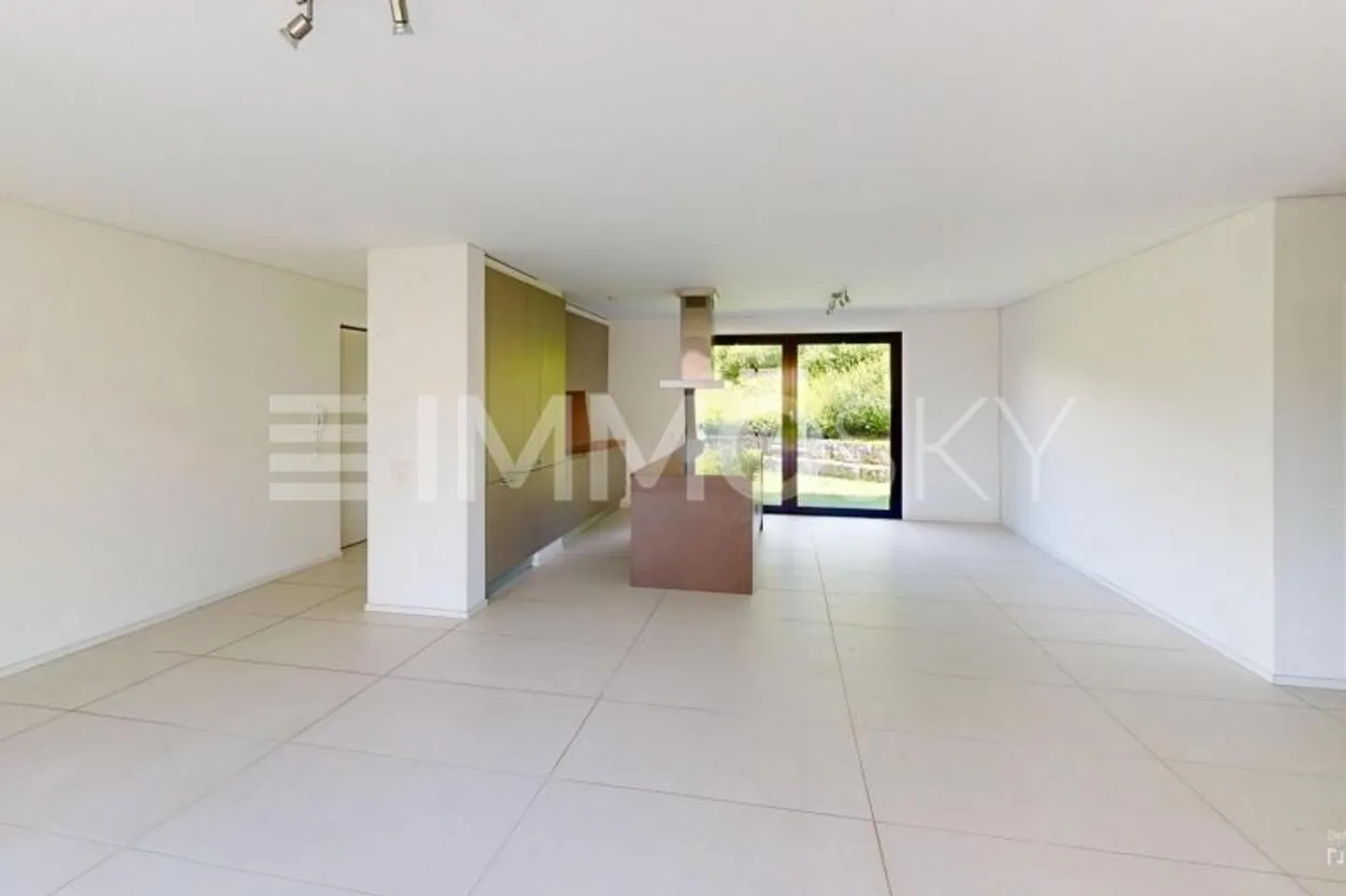 «In zona residenziale soleggiata e vicino ai mezzi pubblici» - Foto 2 di 10
