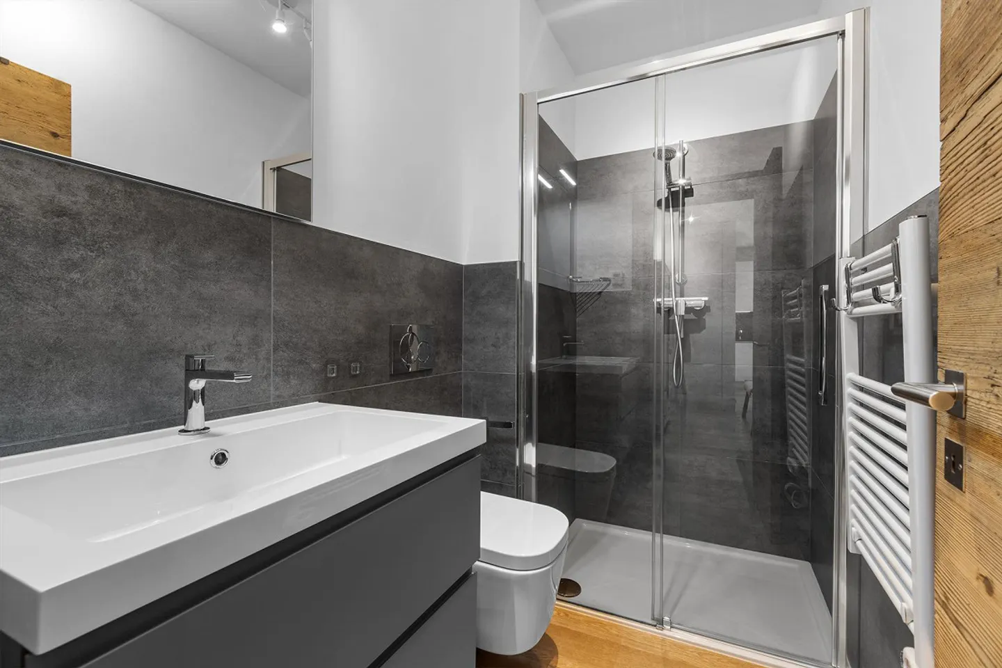 Appartamento 2.5 locali con balcone e grande giardino - Foto 7 di 10