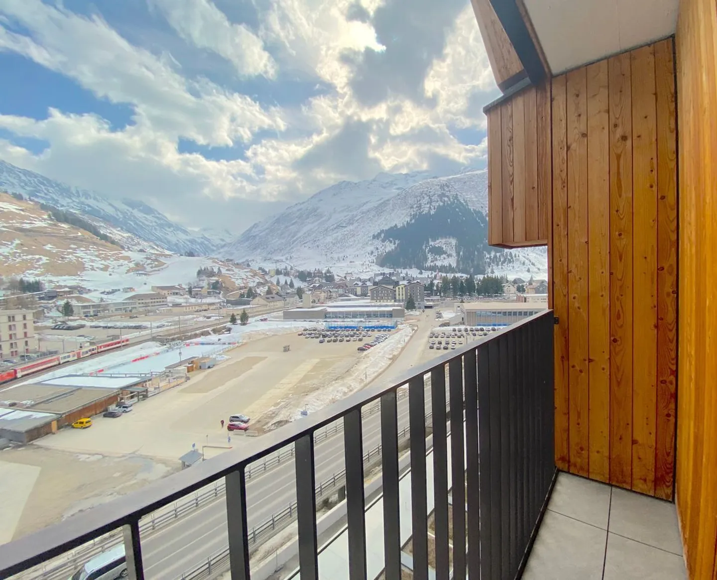 Spacious family apartment with hotel service and mountain view - Photo 3 of 12