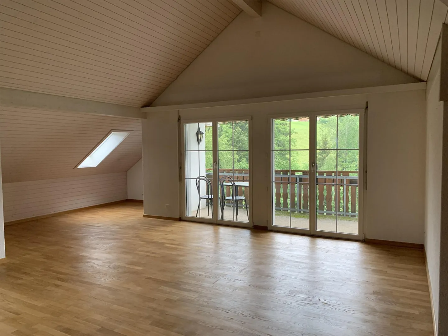 Charmante appartement sous les combles de 2,5 pièces - Photo 1 sur 8