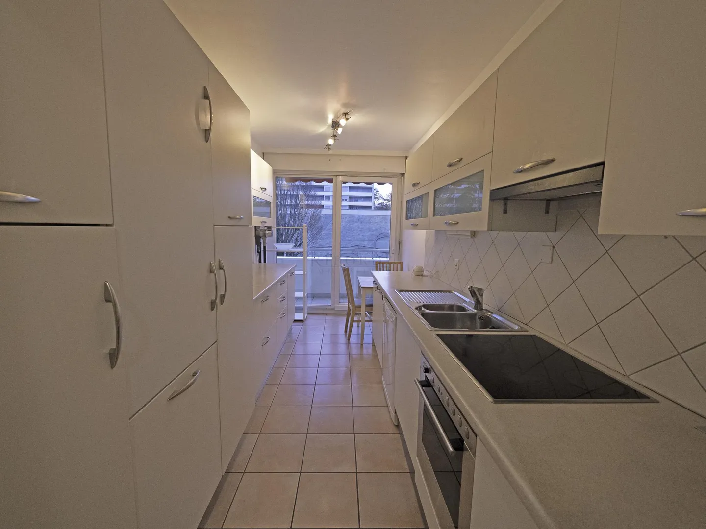 Appartement spacieux avec balcon - Photo 3 sur 10