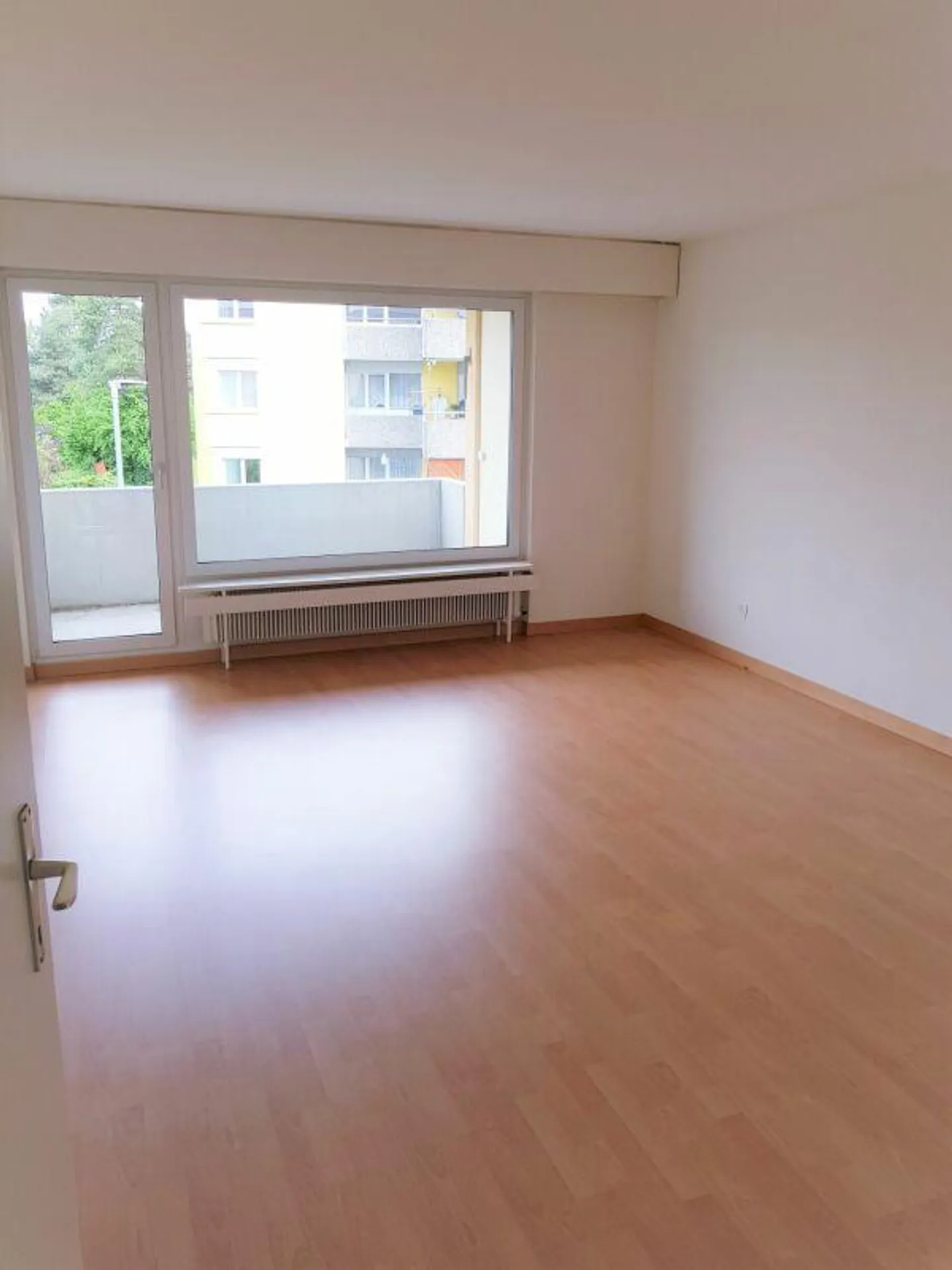 Beautiful 3-room apartment near the train station, with modern kitchen and balcony - Photo 5 of 9