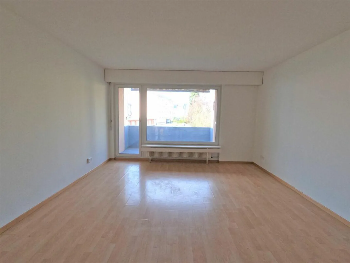 Beautiful 3-room apartment near the train station, with modern kitchen and balcony - Photo 4 of 9