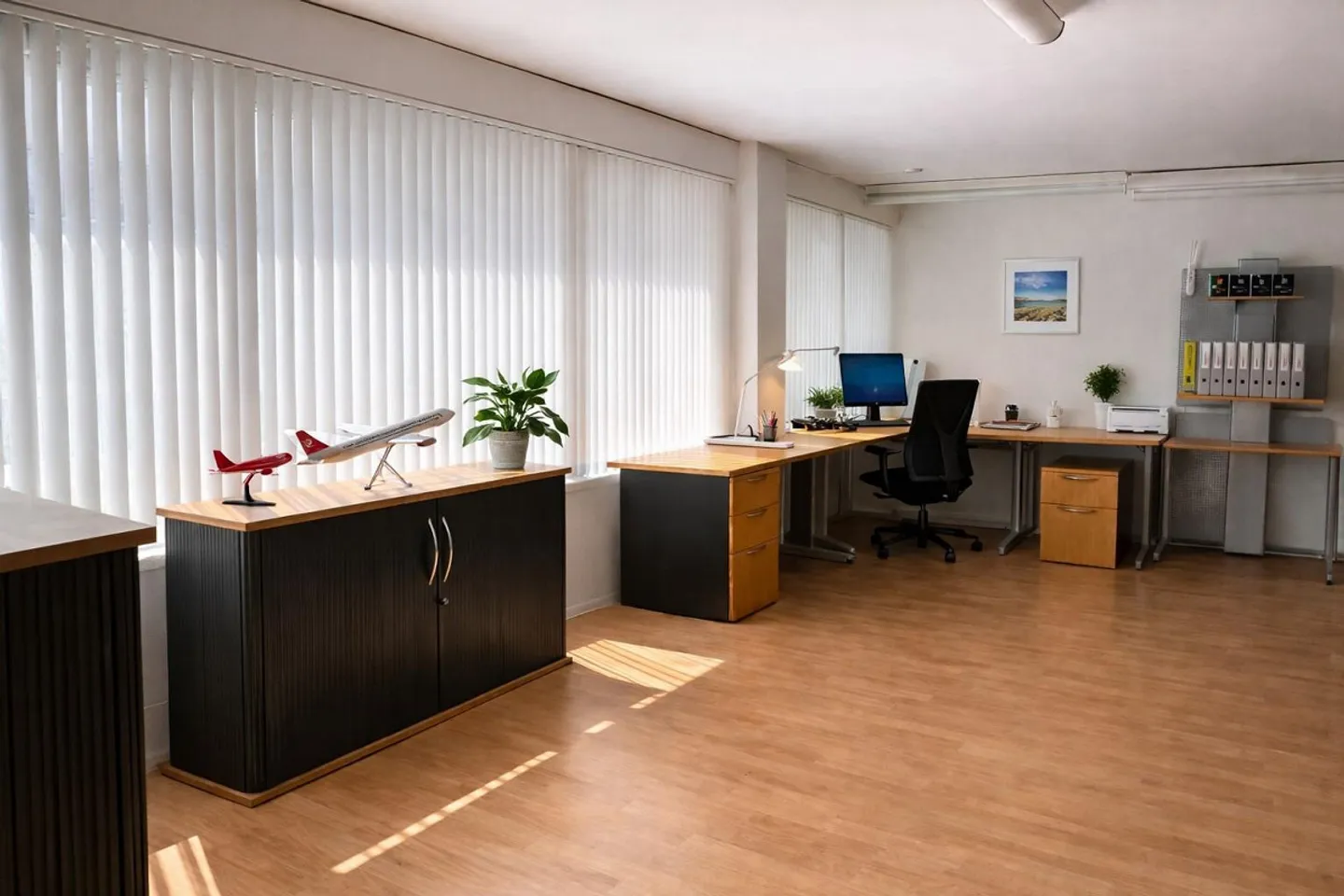 LUMINOSO SPAZIO UFFICIO IN POSIZIONE CENTRALE A KREUZLINGEN - Foto 2 di 4