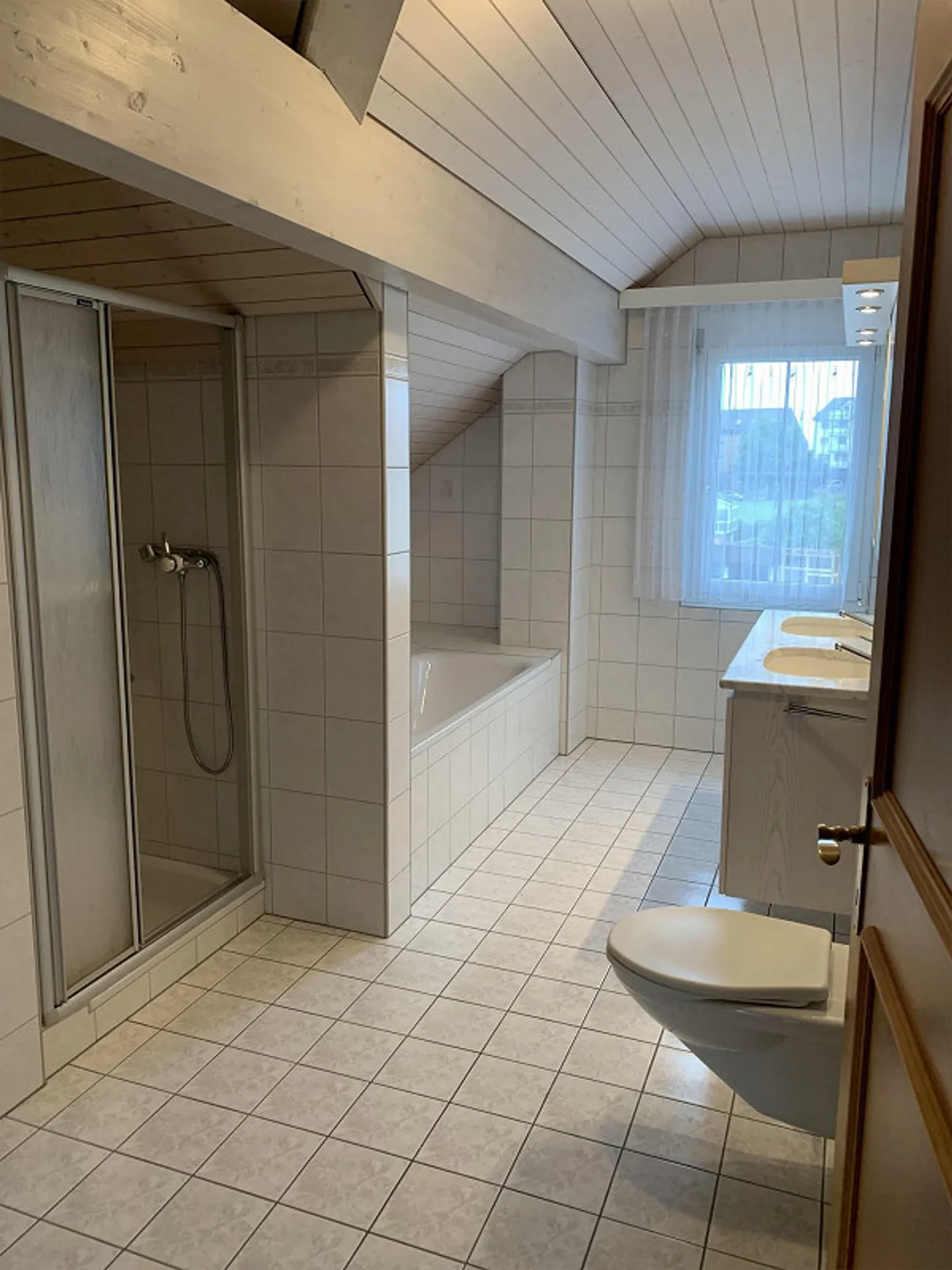 Charmante appartement sous les combles de 2,5 pièces - Photo 5 sur 8