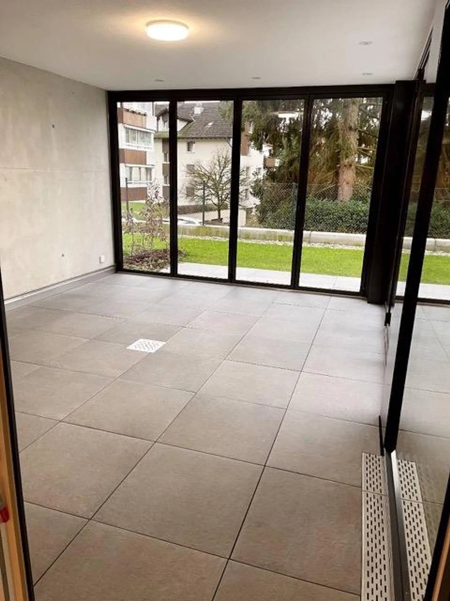 Modern Ground Floor Apartment with Terrace and Conservatory - Photo 6 of 12