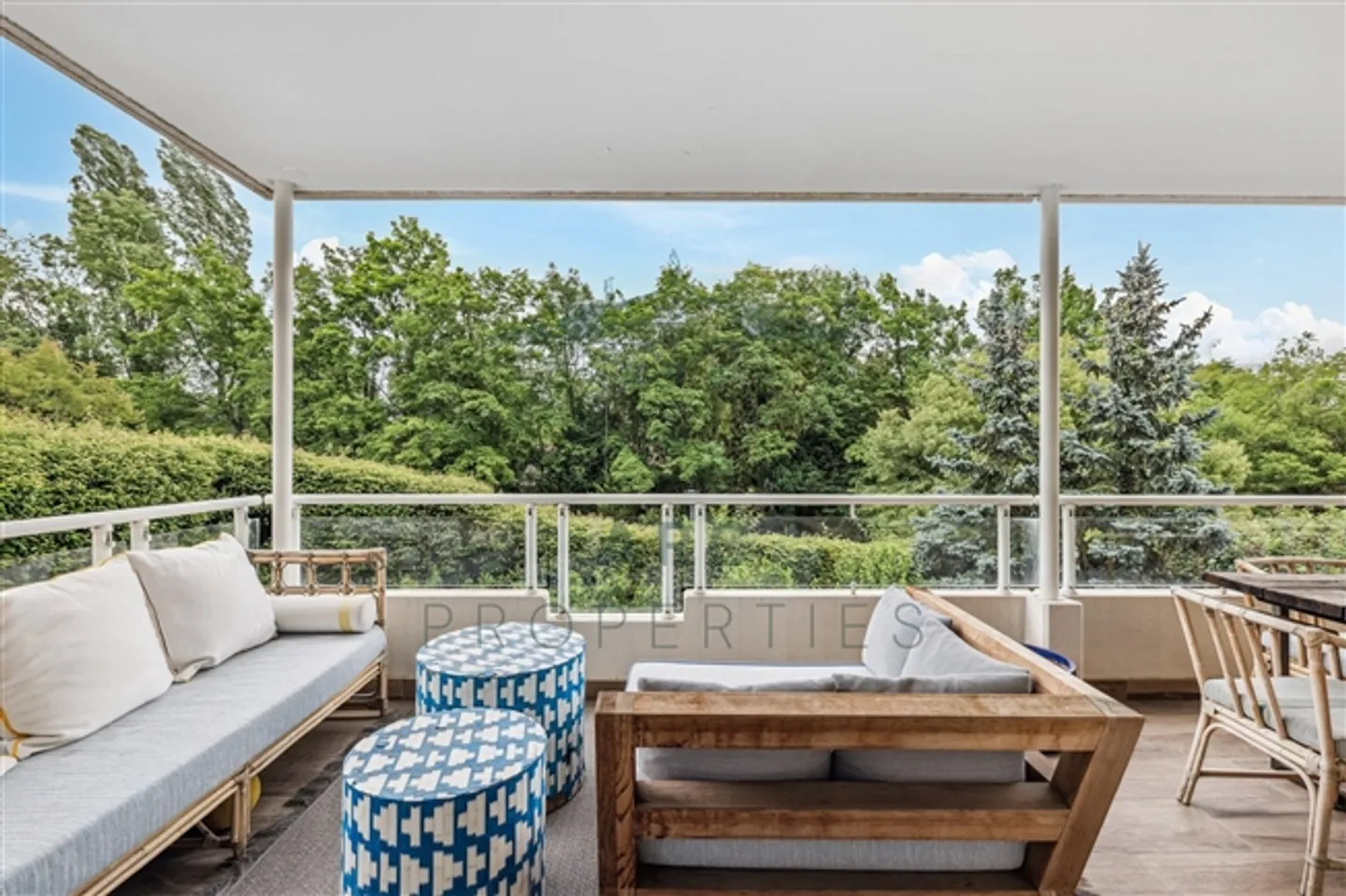 COLOGNY - MAGNIFICENT APARTMENT IN A GREEN SETTING - Photo 4 of 5