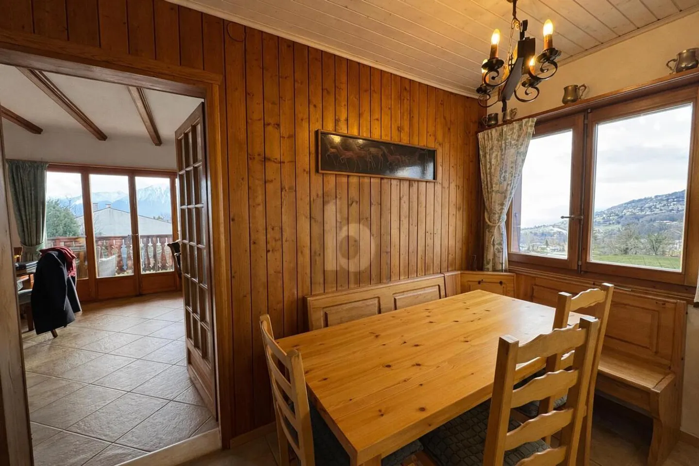 Charming with Garden and Lake View - Peaceful Setting - Photo 4 of 6