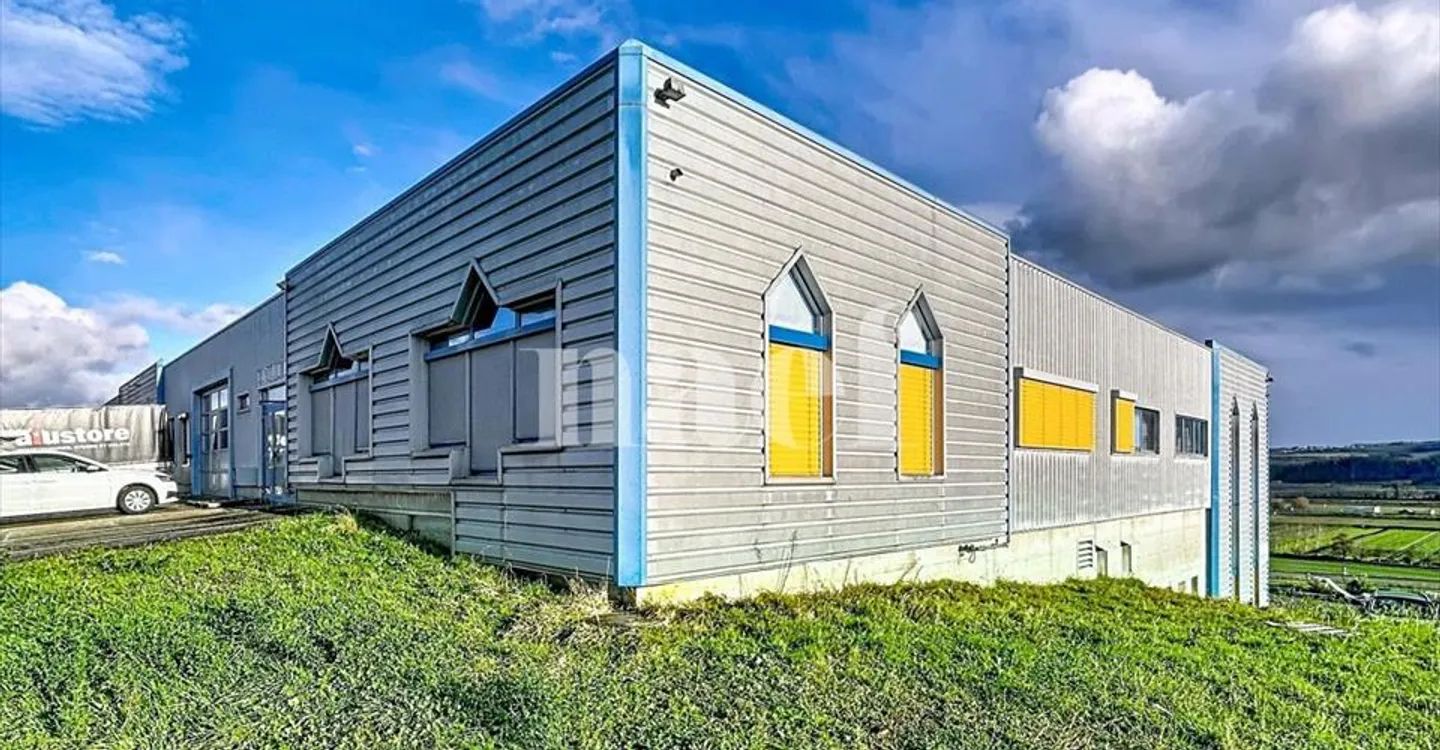 Edificio ad uso misto in affitto - Foto 2 di 16