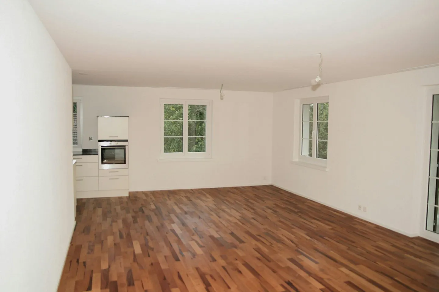 Modern apartment adjacent to recreational area - Photo 3 of 9