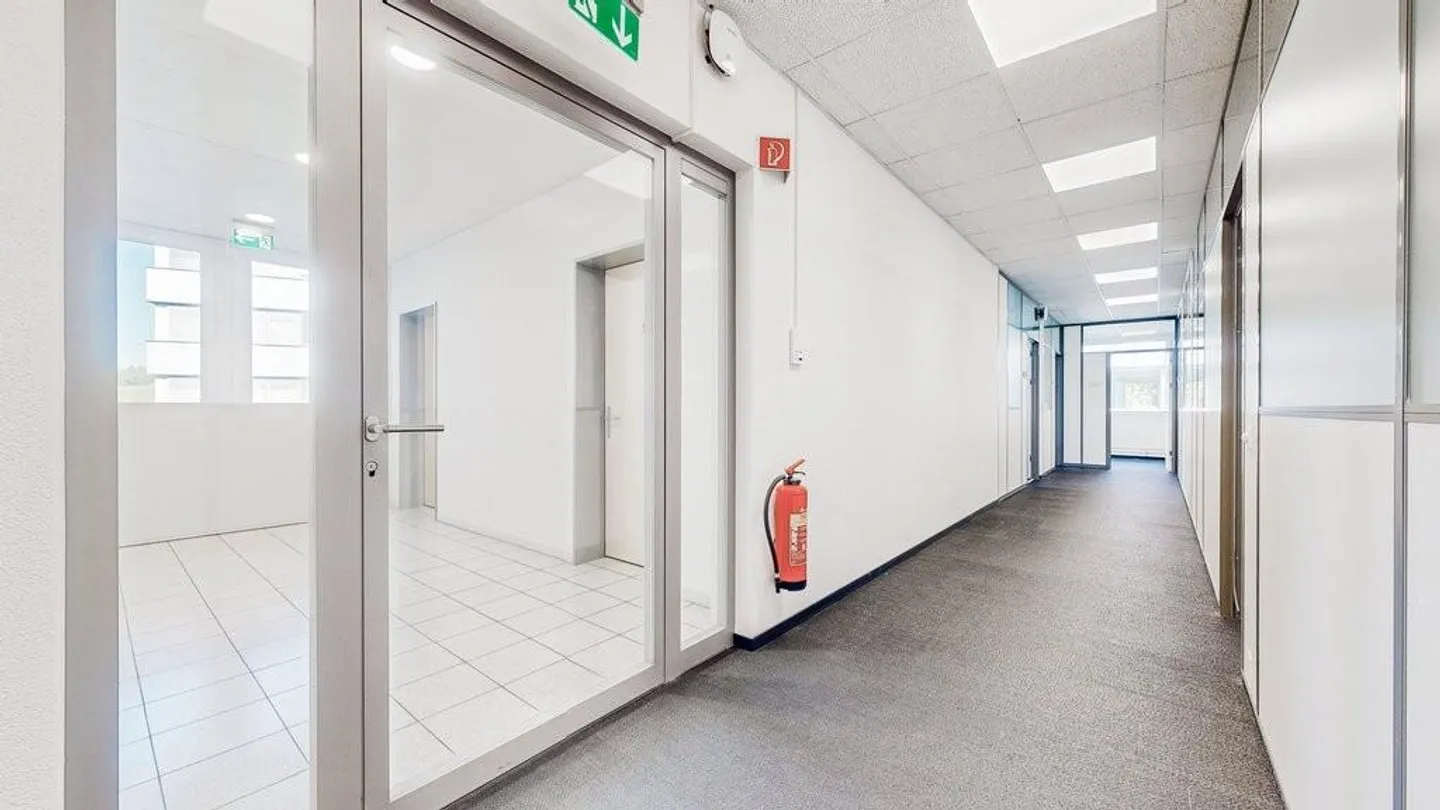 Kompaktes Büro in Dättwil - Foto 9 von 9