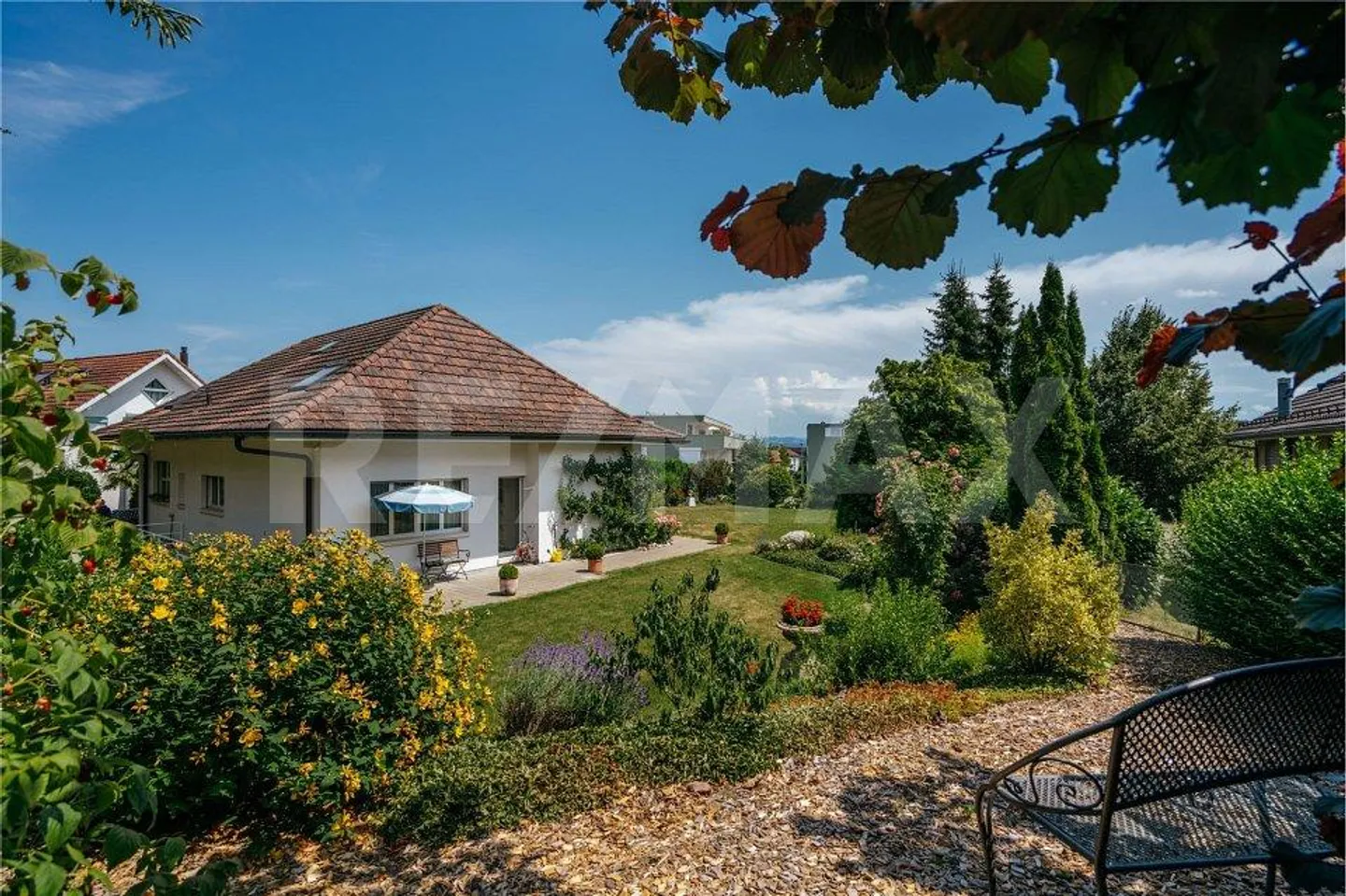 Représentatif | Spacieux | Intemporel - Villa de style maison de campagne avec jardin paradisiaque à Biberist SO - Photo 3 sur 13