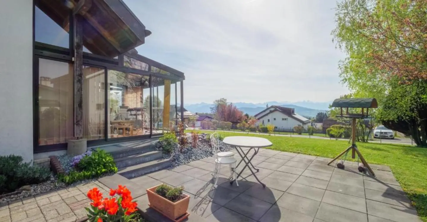 Maison tranquille avec vue sur les Alpes - Photo 2 sur 7