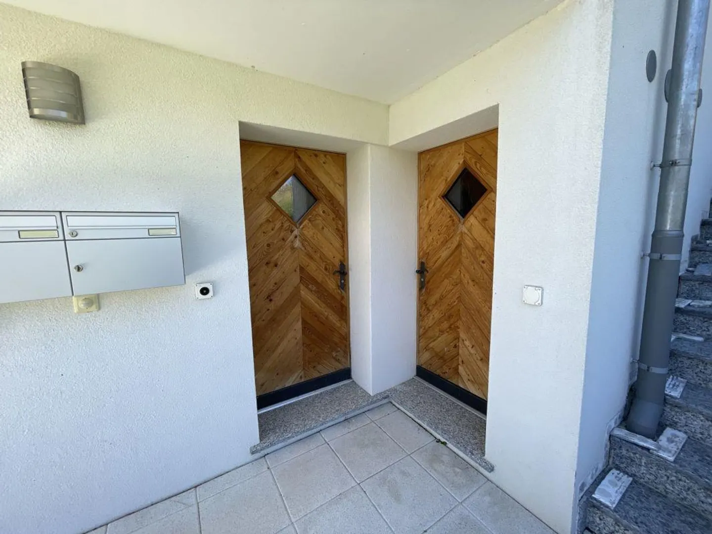 Alpji new 2.5 room apartment in one of the oldest hamlets Hohnegg above Saas-Fee. Sporty access from the village center, the Lomatte or Wildi. Accessible year-round by e-bike. - Photo 6 of 12