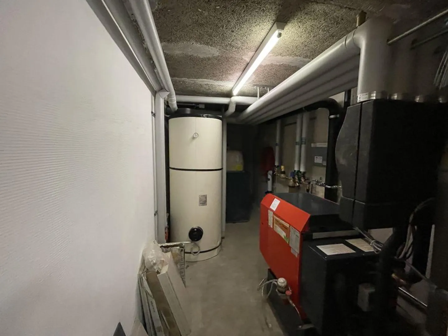 Alpji new 2.5 room apartment in one of the oldest hamlets Hohnegg above Saas-Fee. Sporty access from the village center, the Lomatte or Wildi. Accessible year-round by e-bike. - Photo 10 of 12