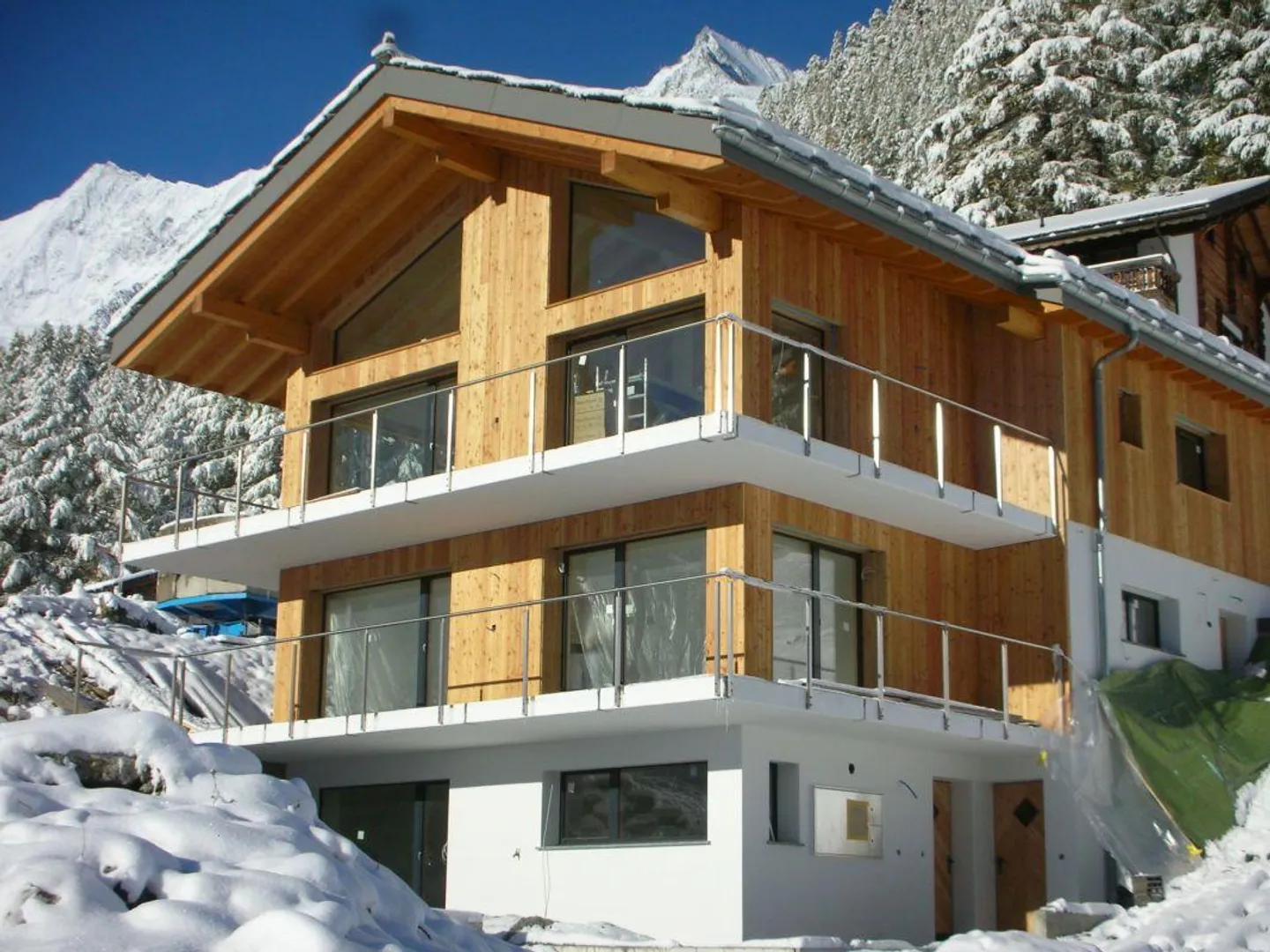 Alpji new 2.5 room apartment in one of the oldest hamlets Hohnegg above Saas-Fee. Sporty access from the village center, the Lomatte or Wildi. Accessible year-round by e-bike. - Photo 11 of 12
