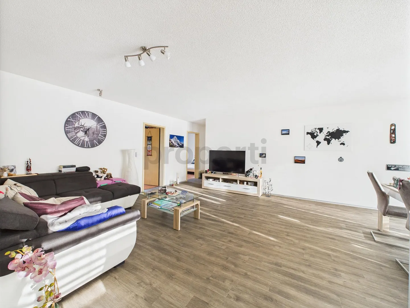 Geräumige Wohnung mit modernem Charme - Foto 2 von 12