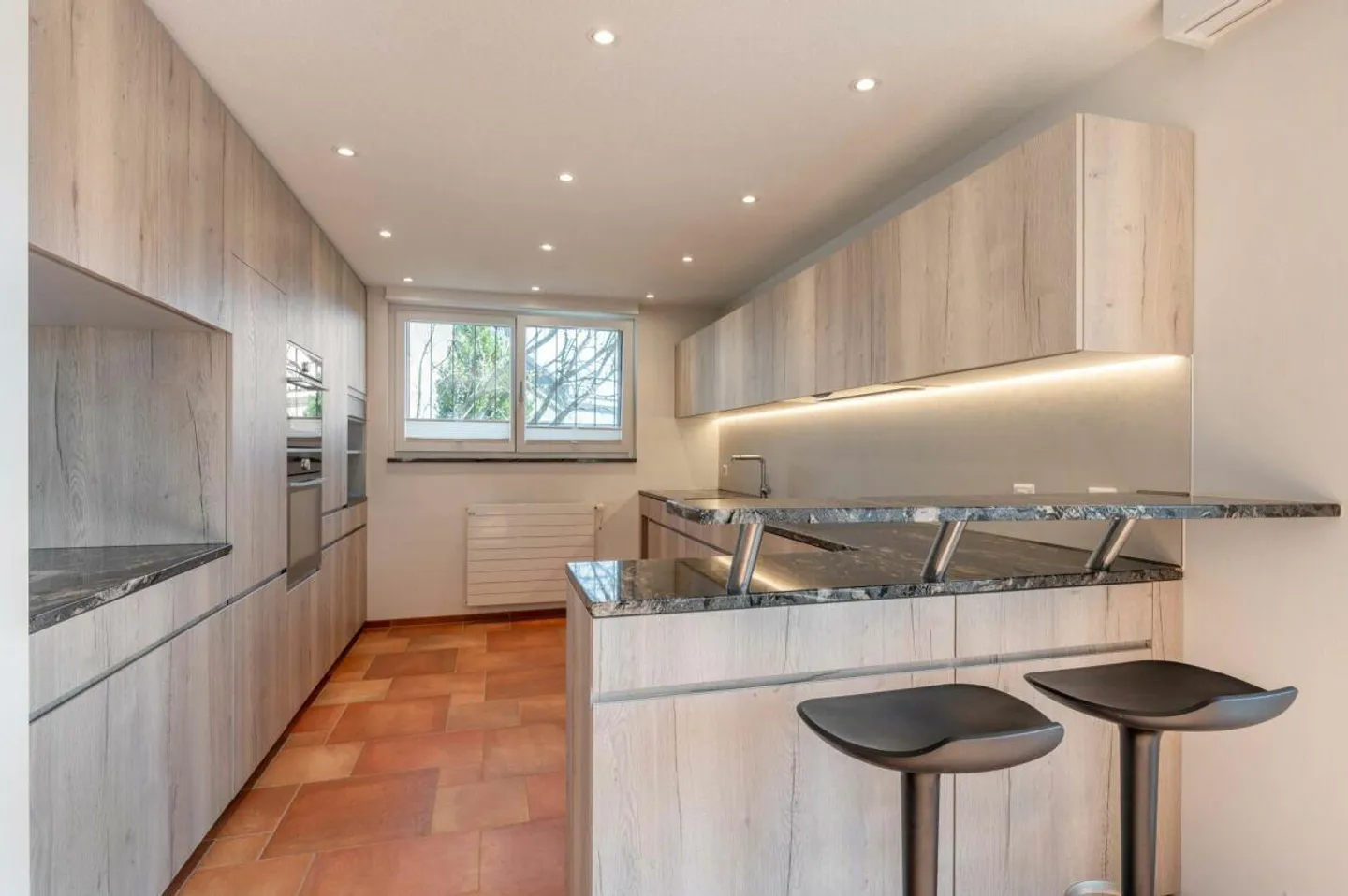 Living like on vacation: Single-family house with large garden and beautiful view - Photo 6 of 13