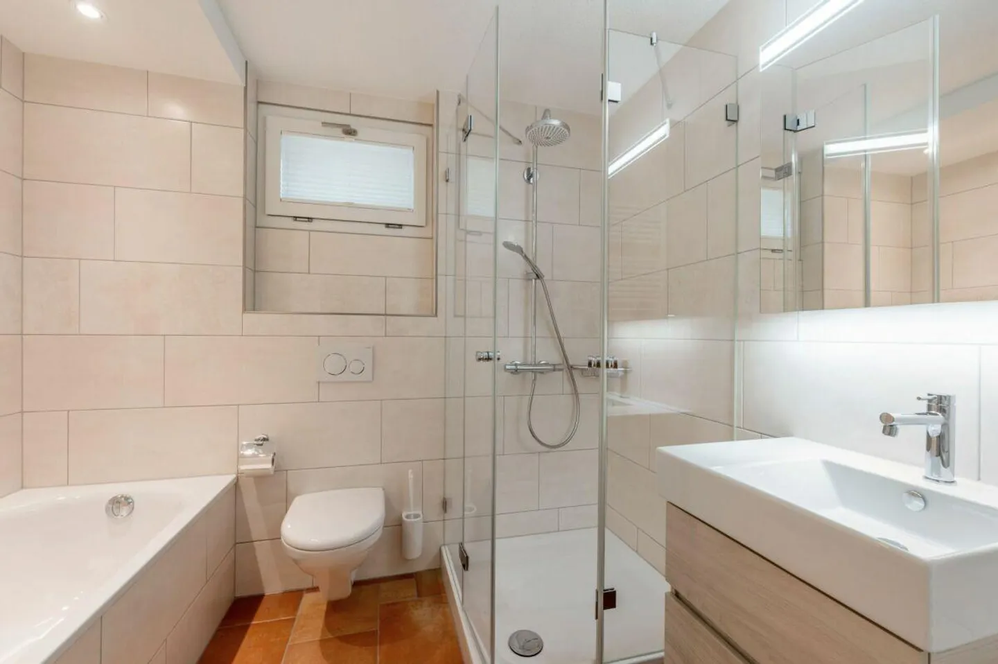 Living like on vacation: Single-family house with large garden and beautiful view - Photo 10 of 13