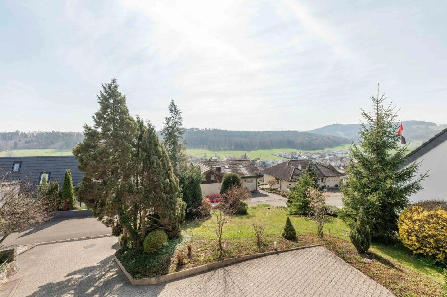 Living like on vacation: Single-family house with large garden and beautiful view - Photo 12 of 13