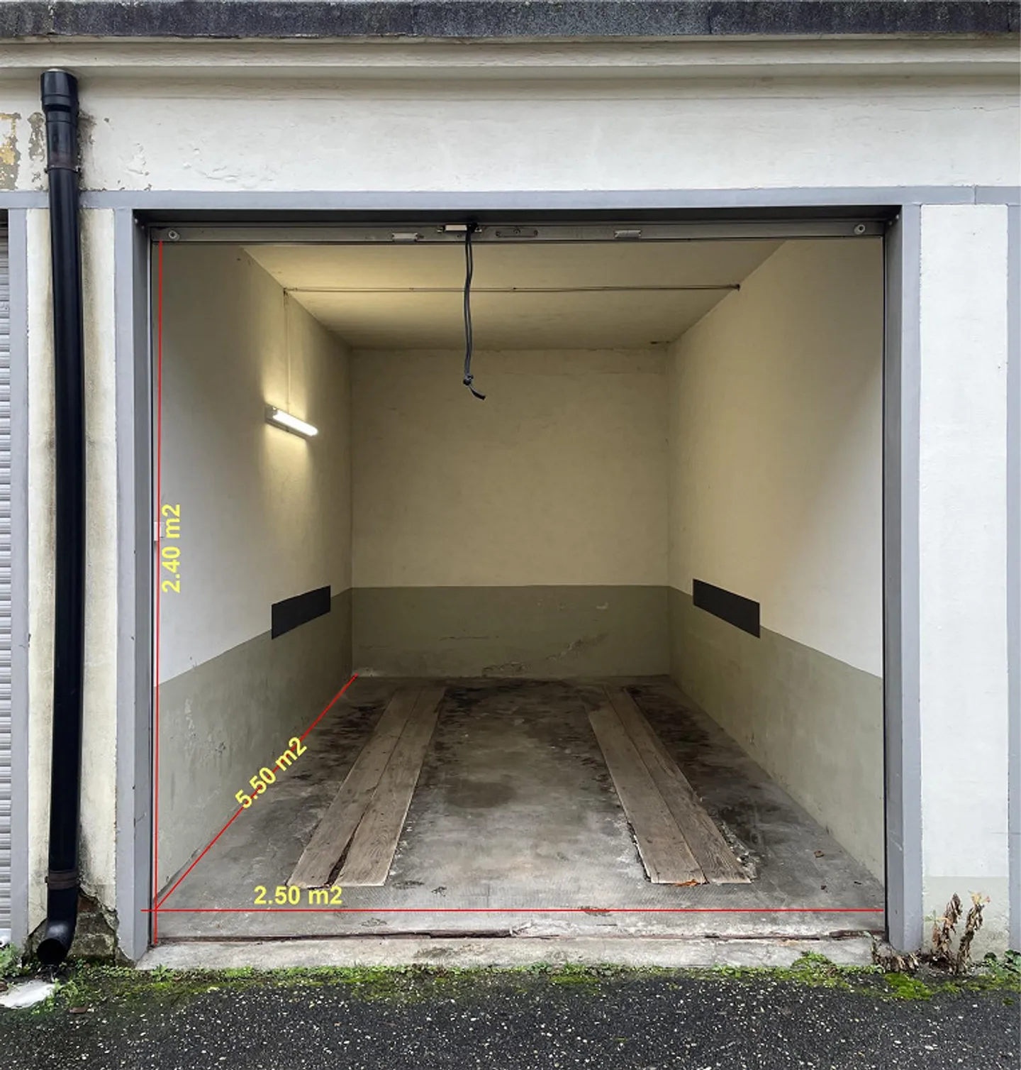 Place de parking couverte au centre de Binningen - Photo 2 sur 3