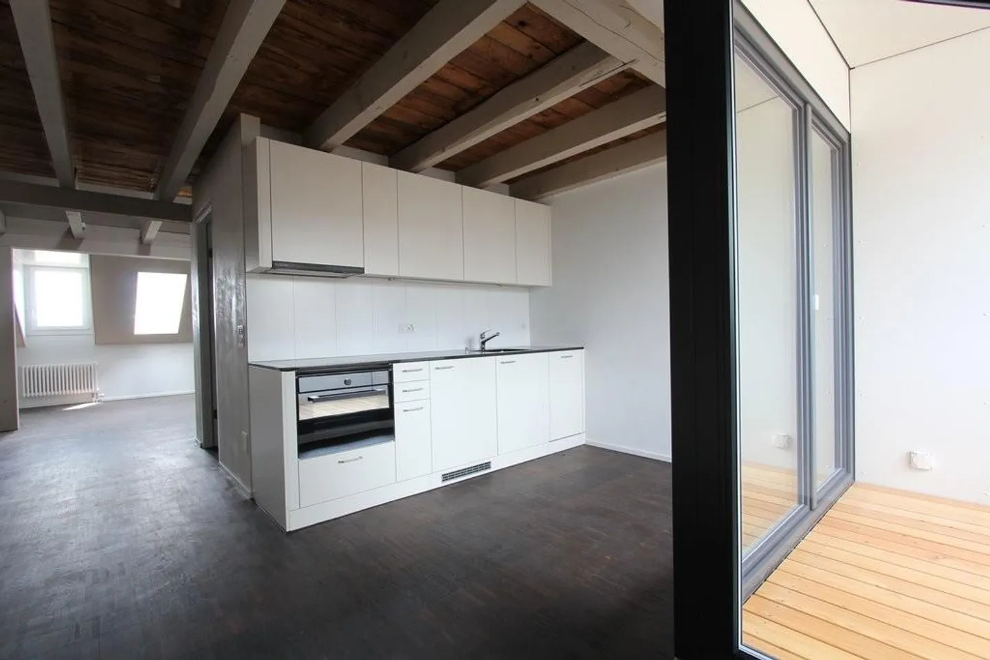 Appartement en duplex élégant près du centre-ville - Photo 3 sur 9