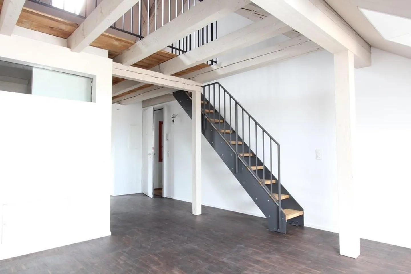 Appartement en duplex élégant près du centre-ville - Photo 5 sur 9