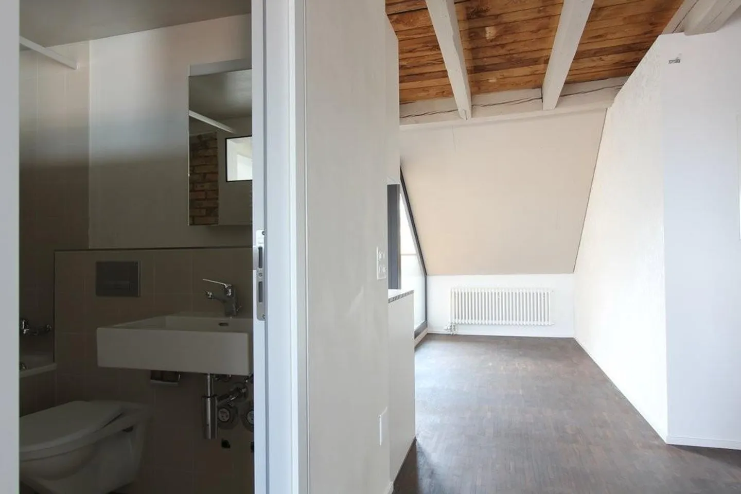 Appartement en duplex élégant près du centre-ville - Photo 6 sur 9