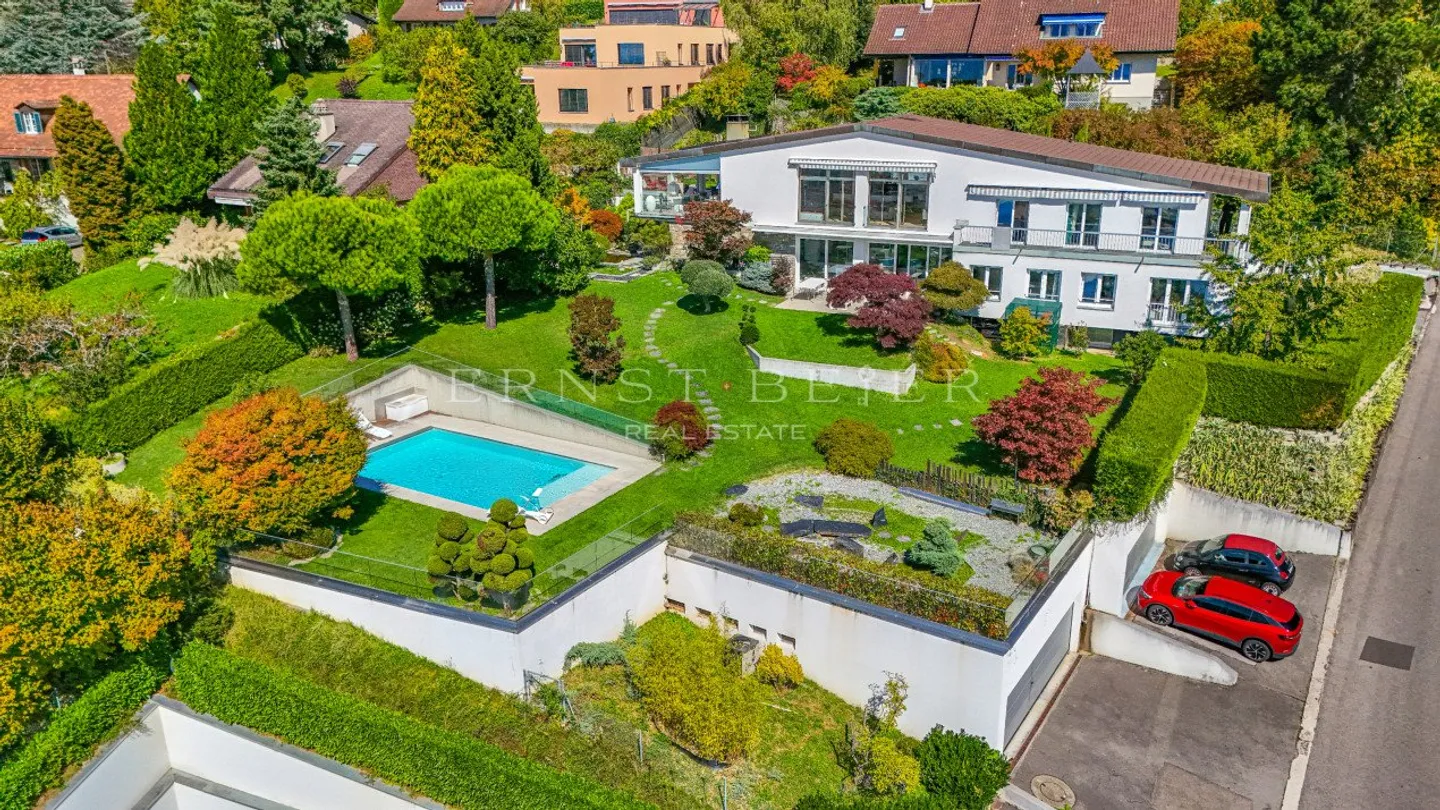 Luxury property with landscaped garden, pool and panoramic view of Lake Geneva - Photo 1 of 12