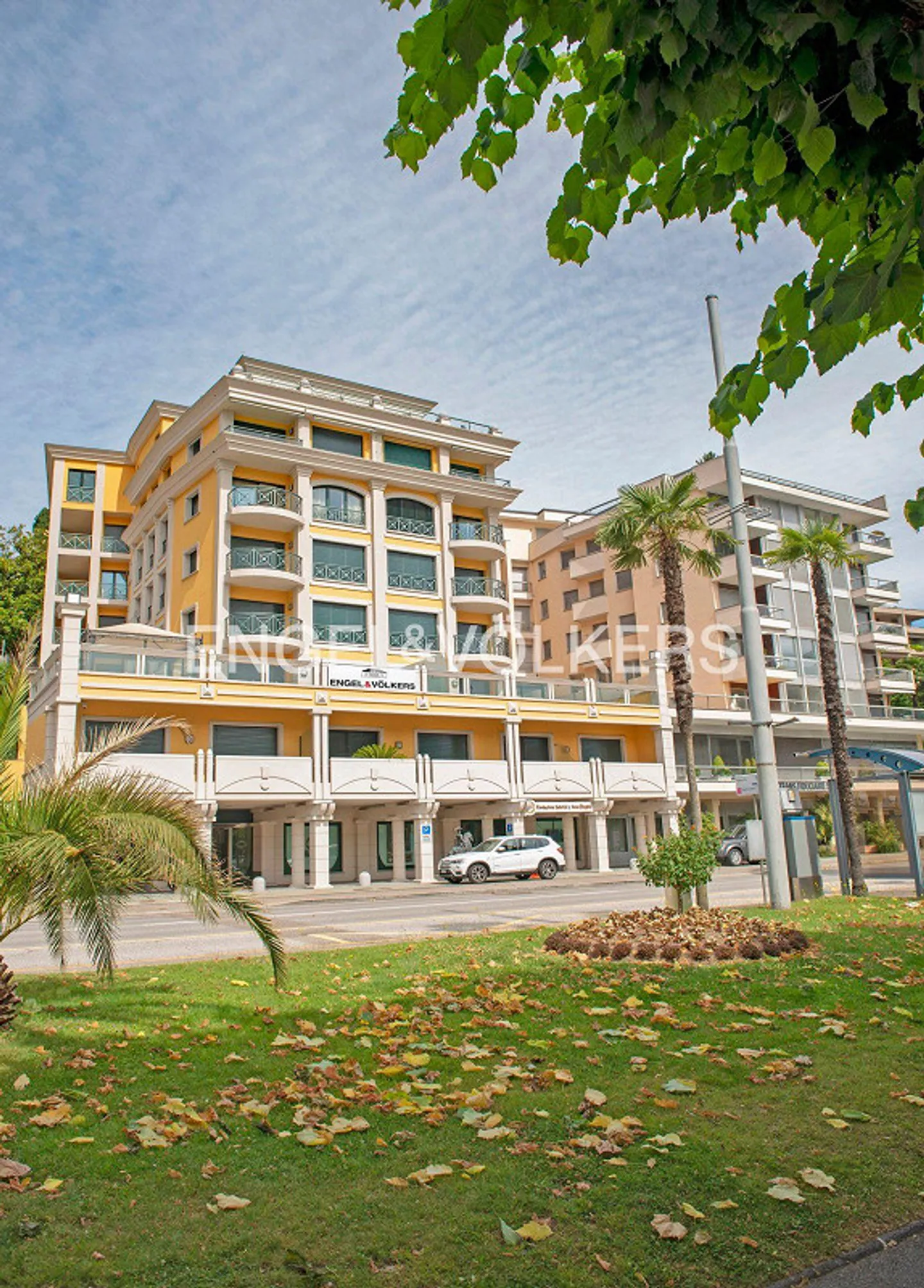 Luxury Apartments in the Front Row by the Lake - Photo 1 of 1