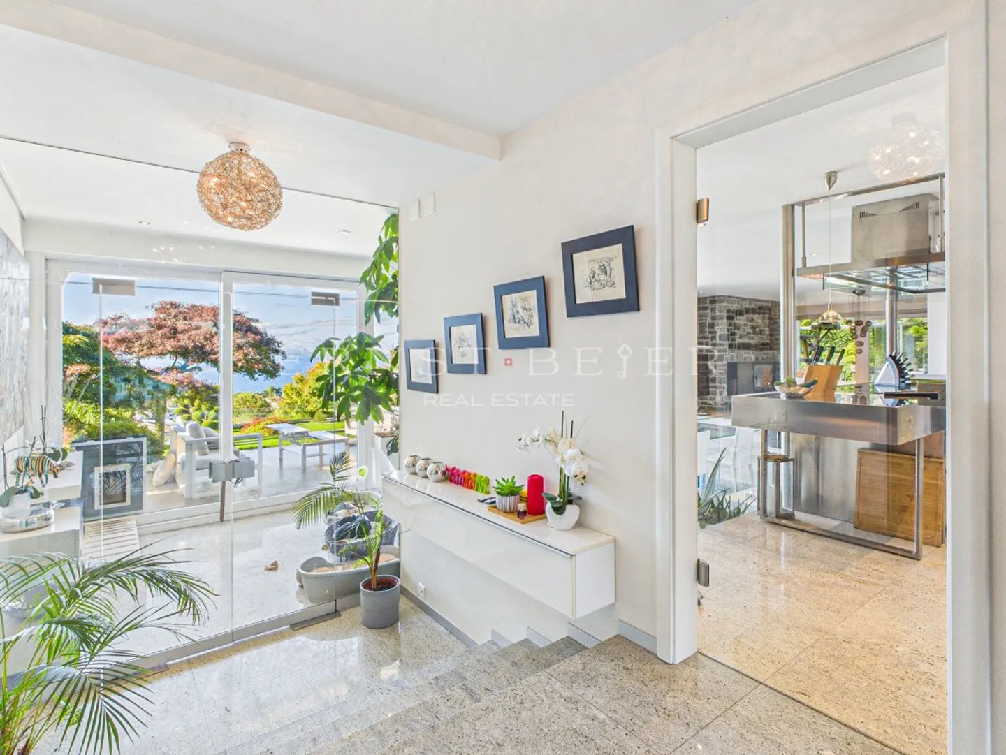 Luxury property with landscaped garden, pool and panoramic view of Lake Geneva - Photo 2 of 12